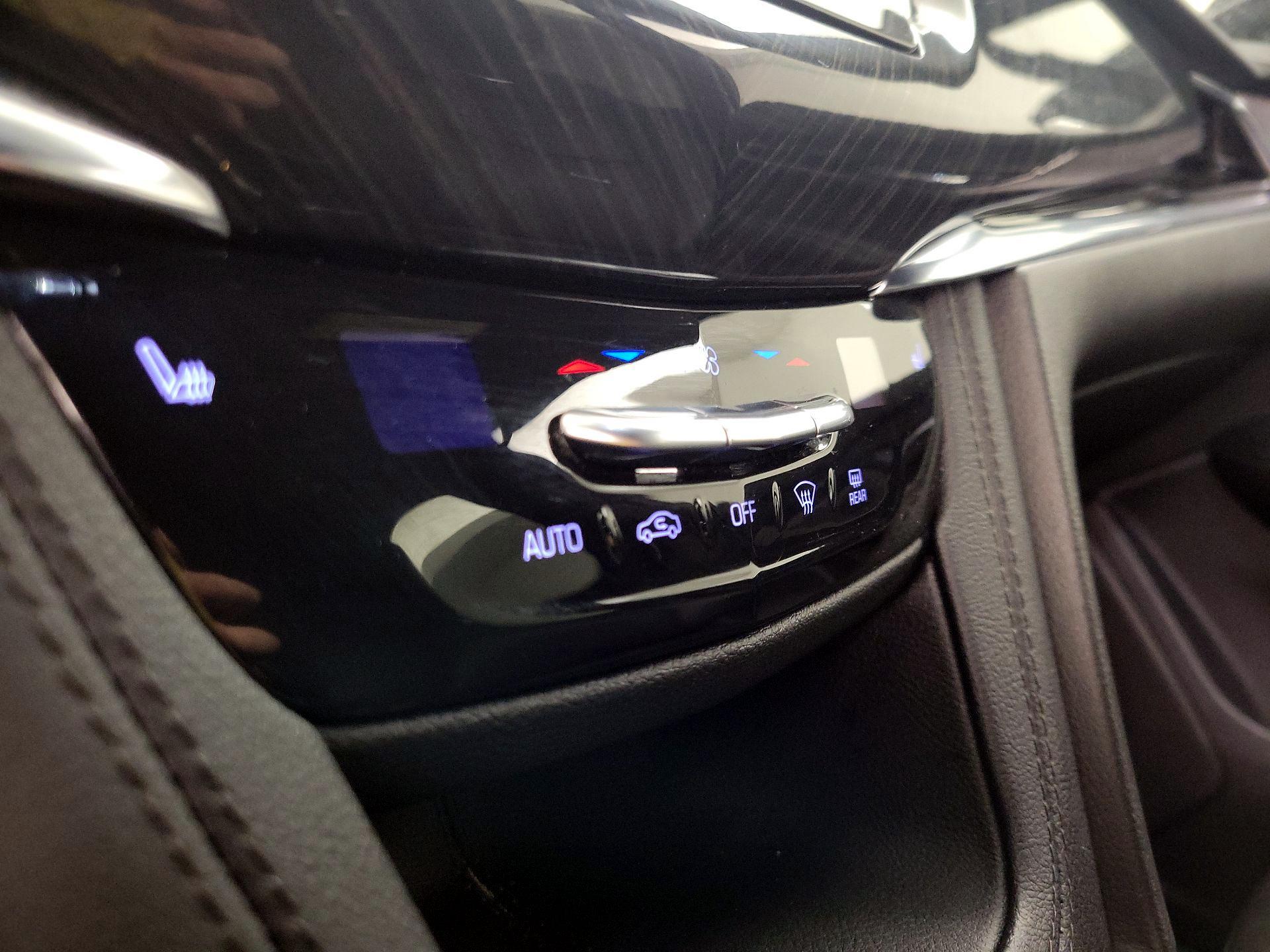 Thumbnail: 2021 Cadillac XT6 - 17