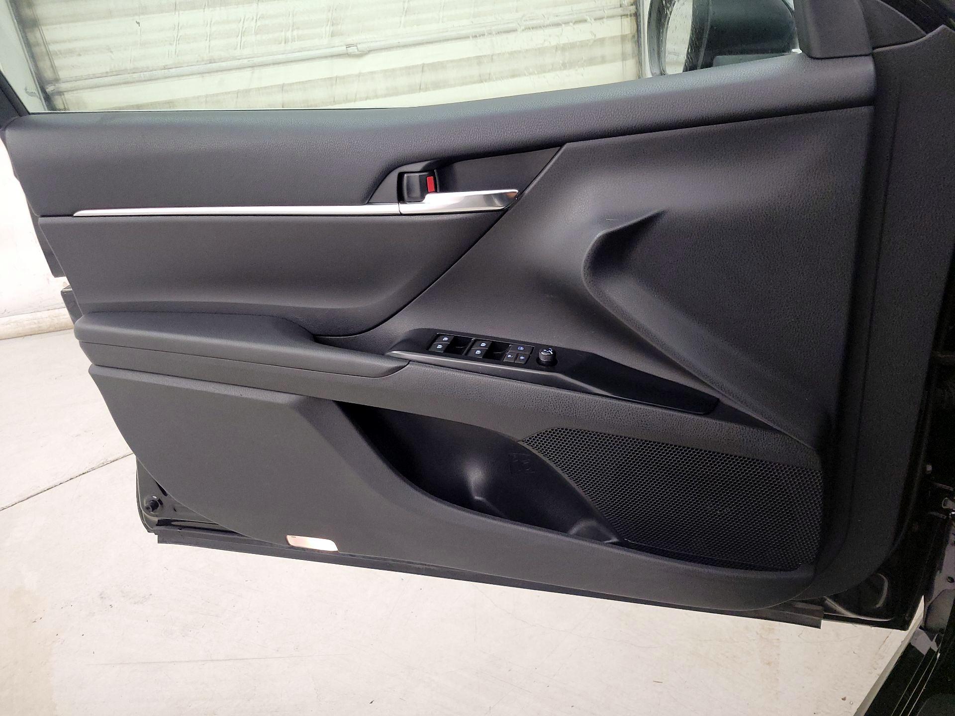 Thumbnail: 2019 Toyota Camry - 12