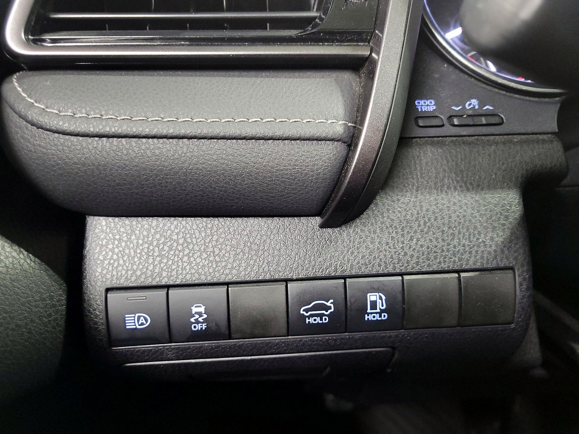 Thumbnail: 2019 Toyota Camry - 13