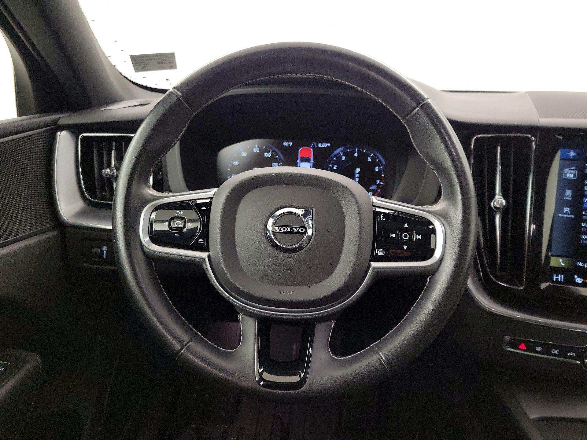 Thumbnail: 2020 Volvo XC60 - 10