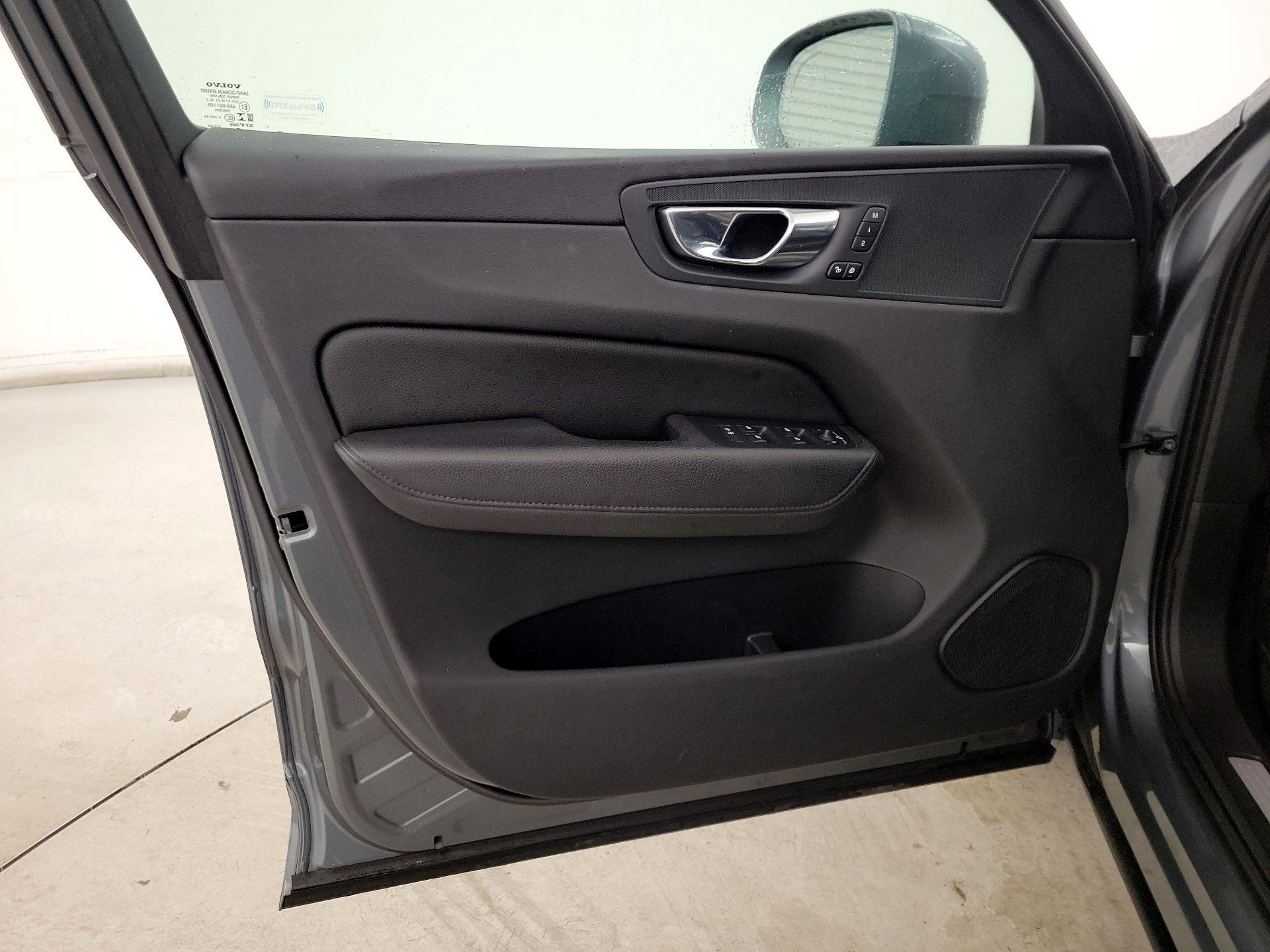 Thumbnail: 2020 Volvo XC60 - 12