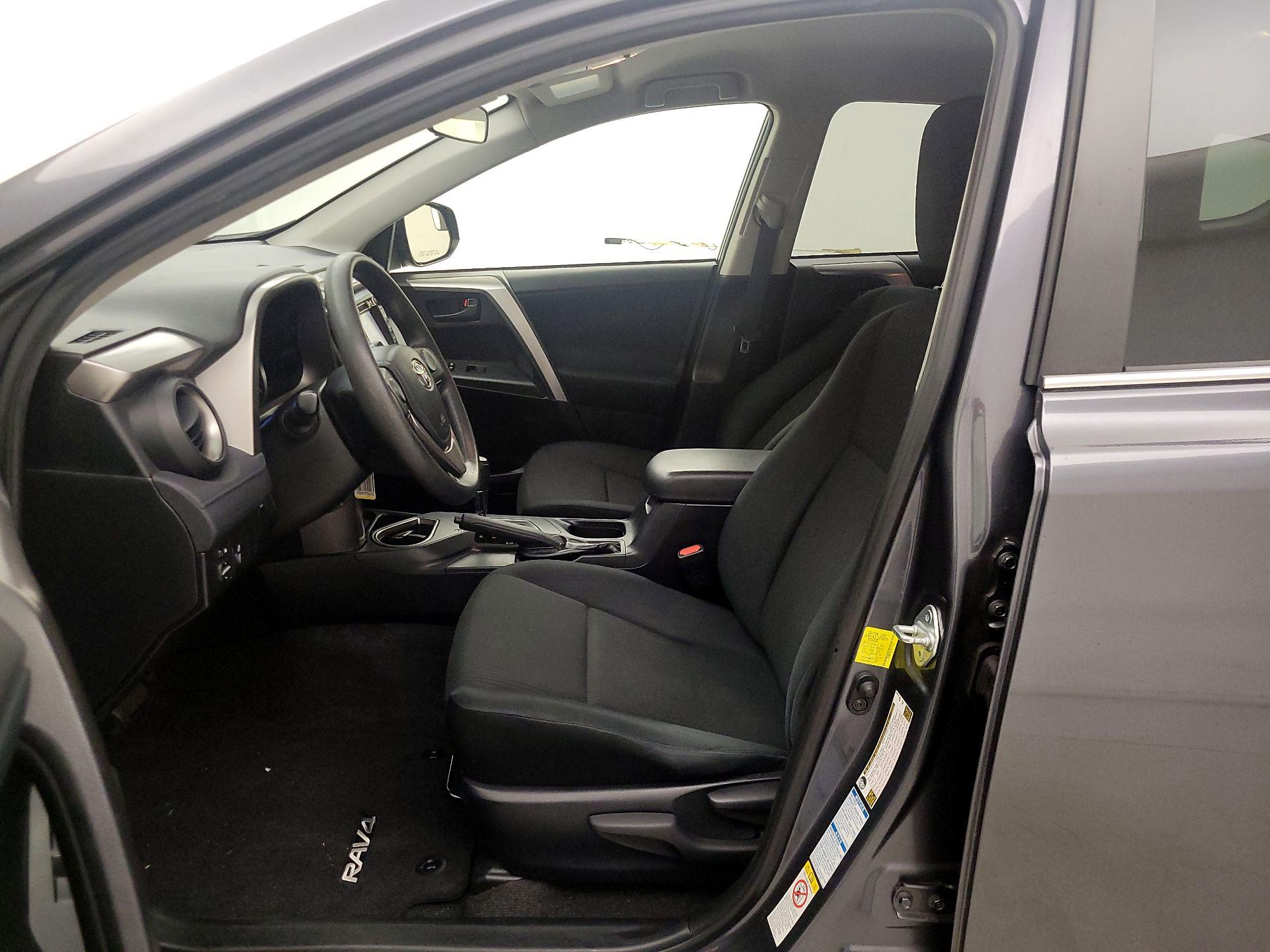 Thumbnail: 2016 Toyota RAV4 - 11