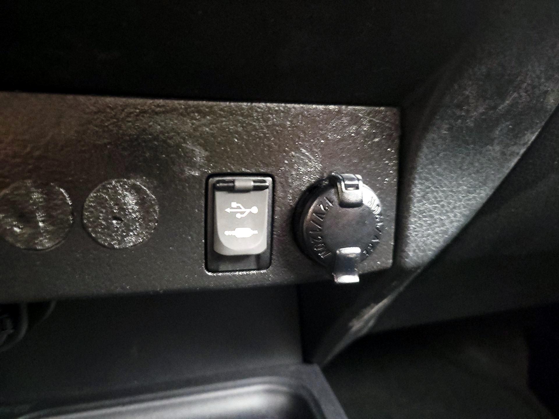 Thumbnail: 2016 Toyota RAV4 - 18