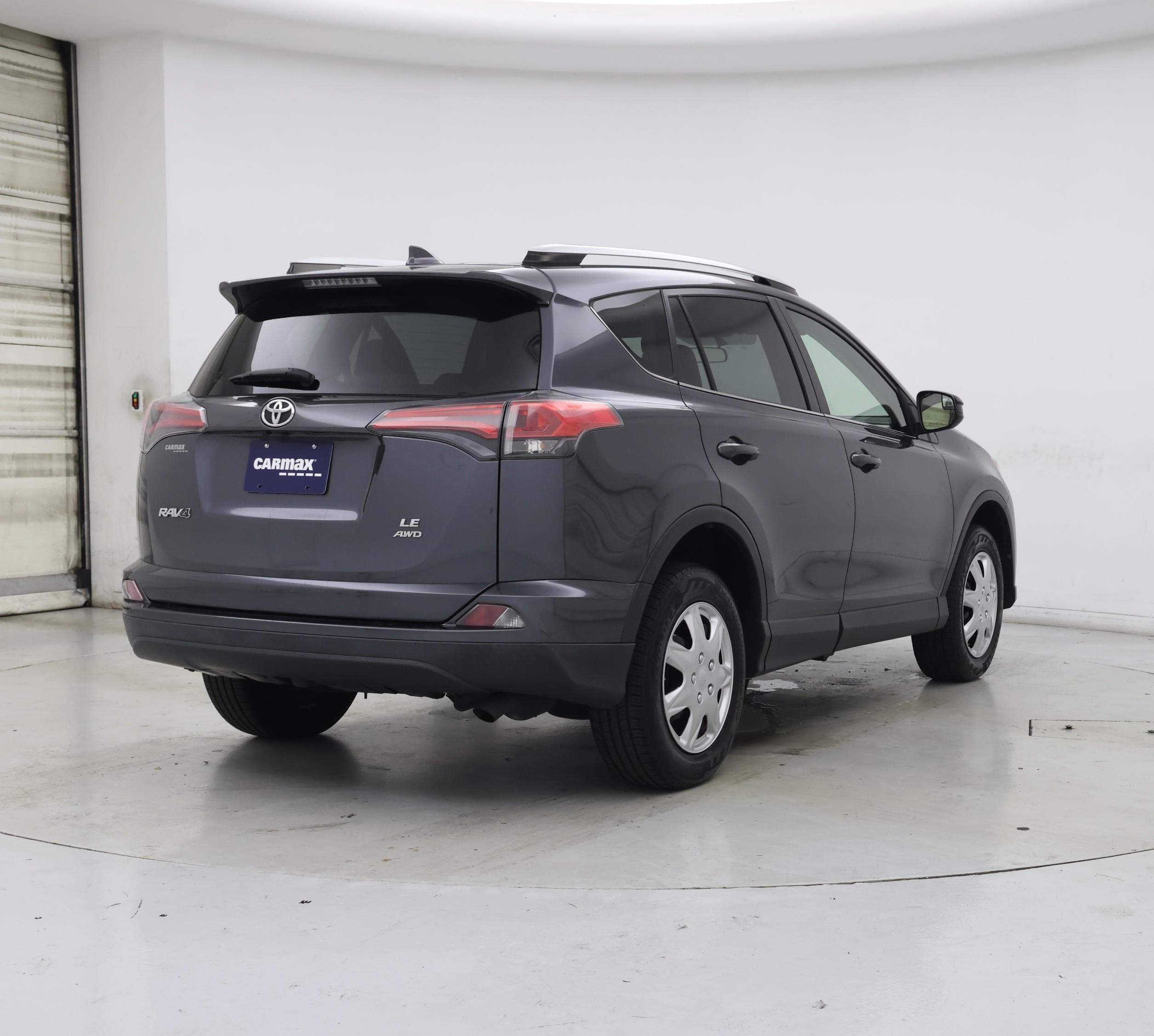 Thumbnail: 2016 Toyota RAV4 - 8