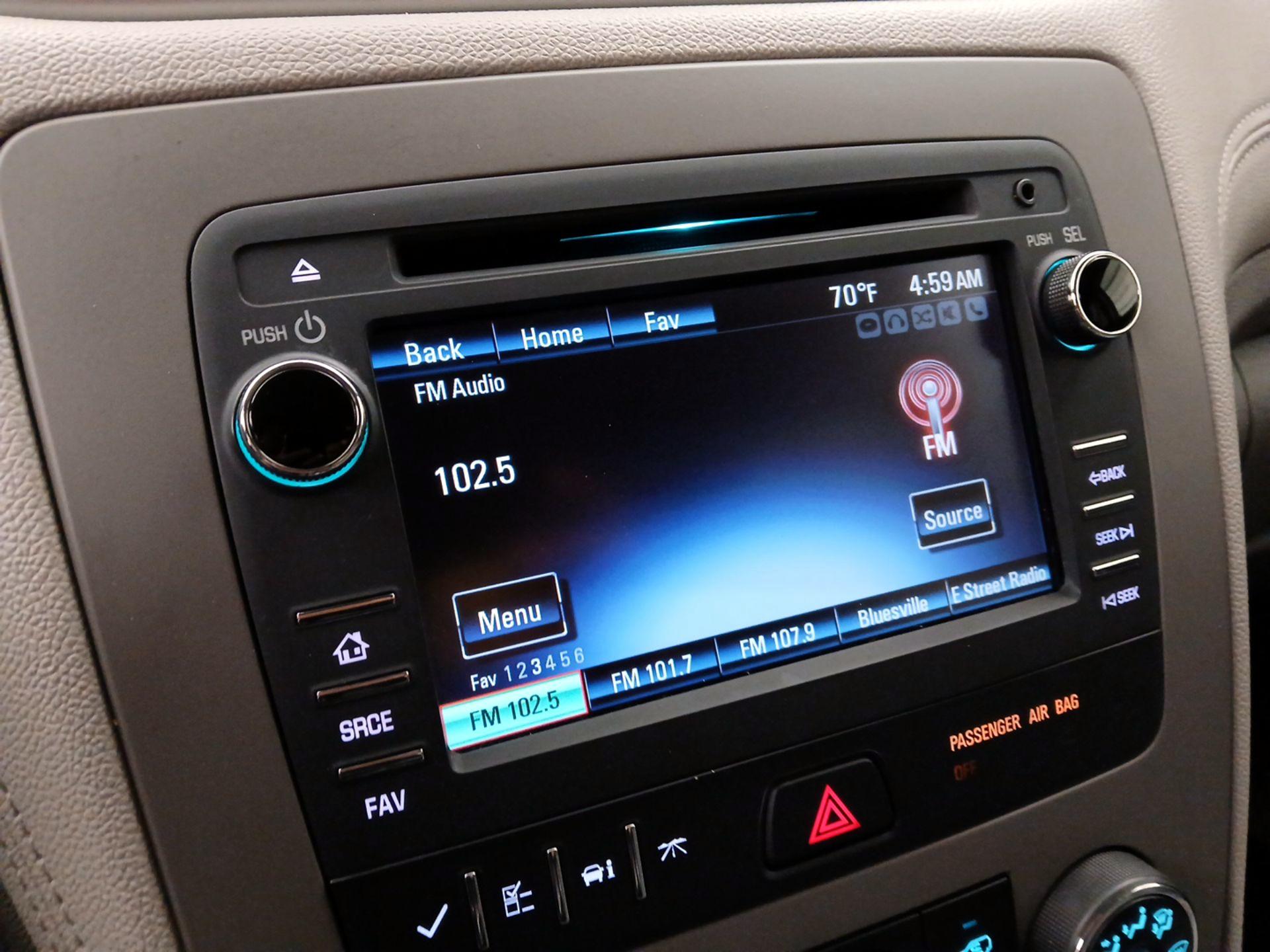 Thumbnail: 2015 Chevrolet Traverse - 15