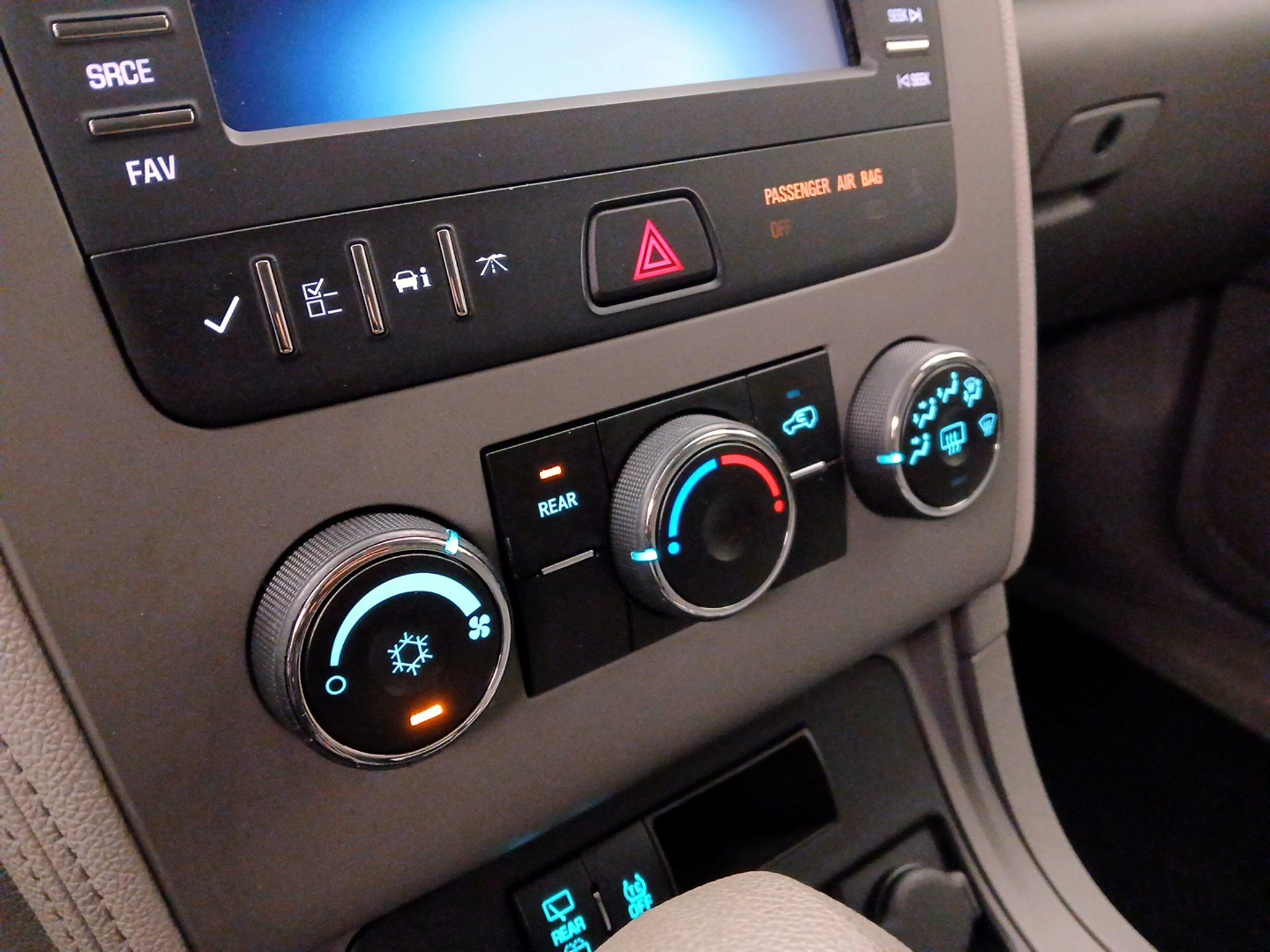 Thumbnail: 2015 Chevrolet Traverse - 16
