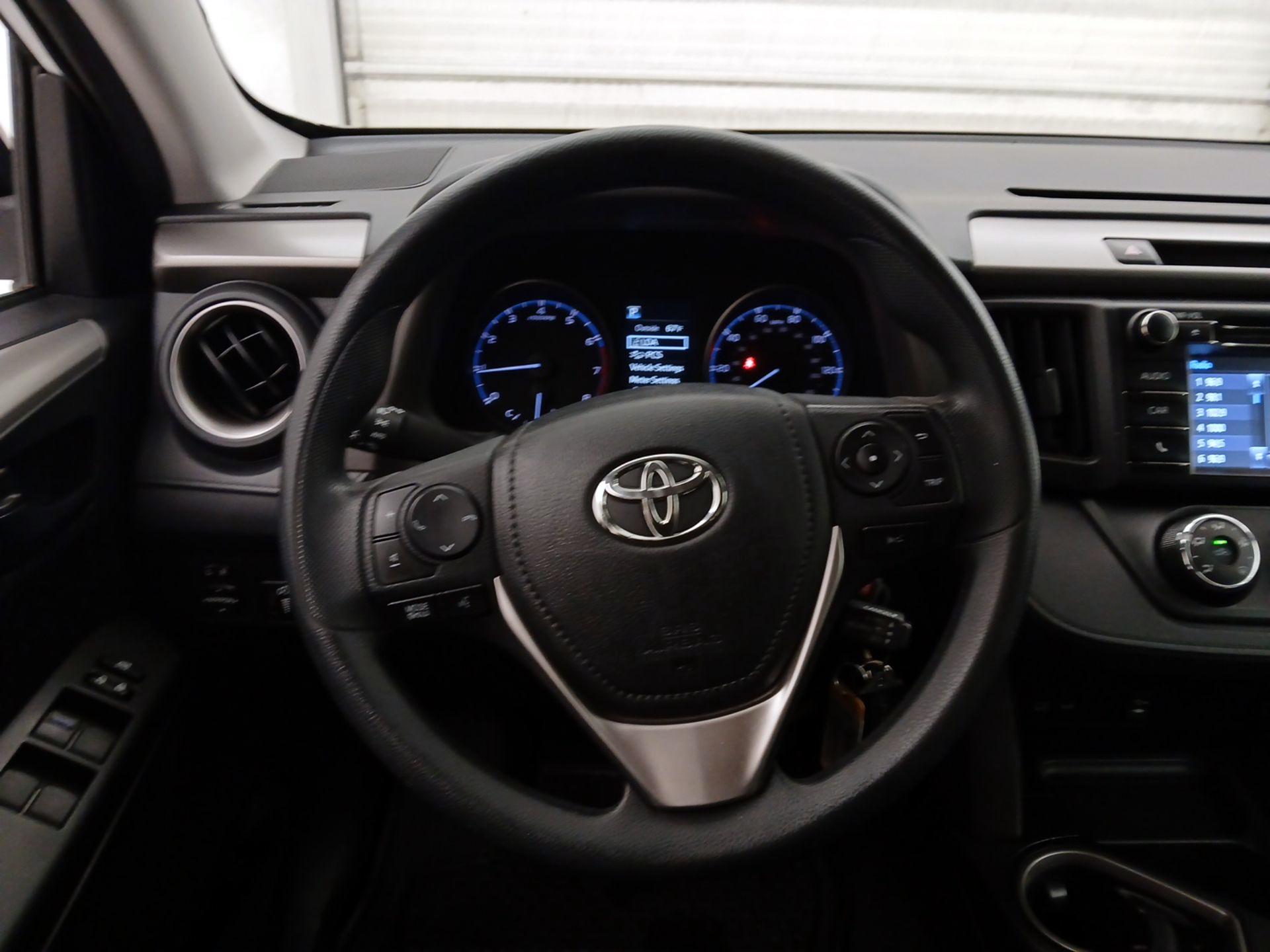Thumbnail: 2018 Toyota RAV4 - 10