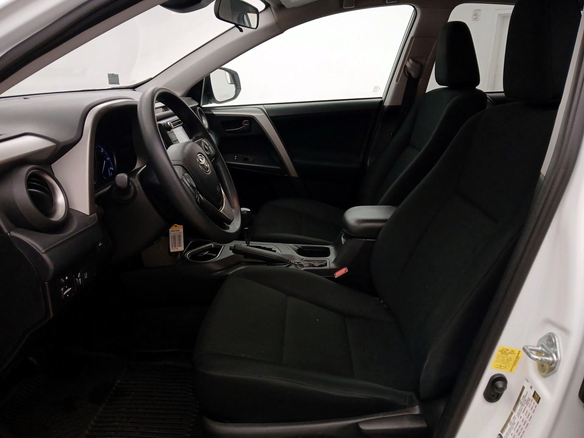 Thumbnail: 2018 Toyota RAV4 - 11