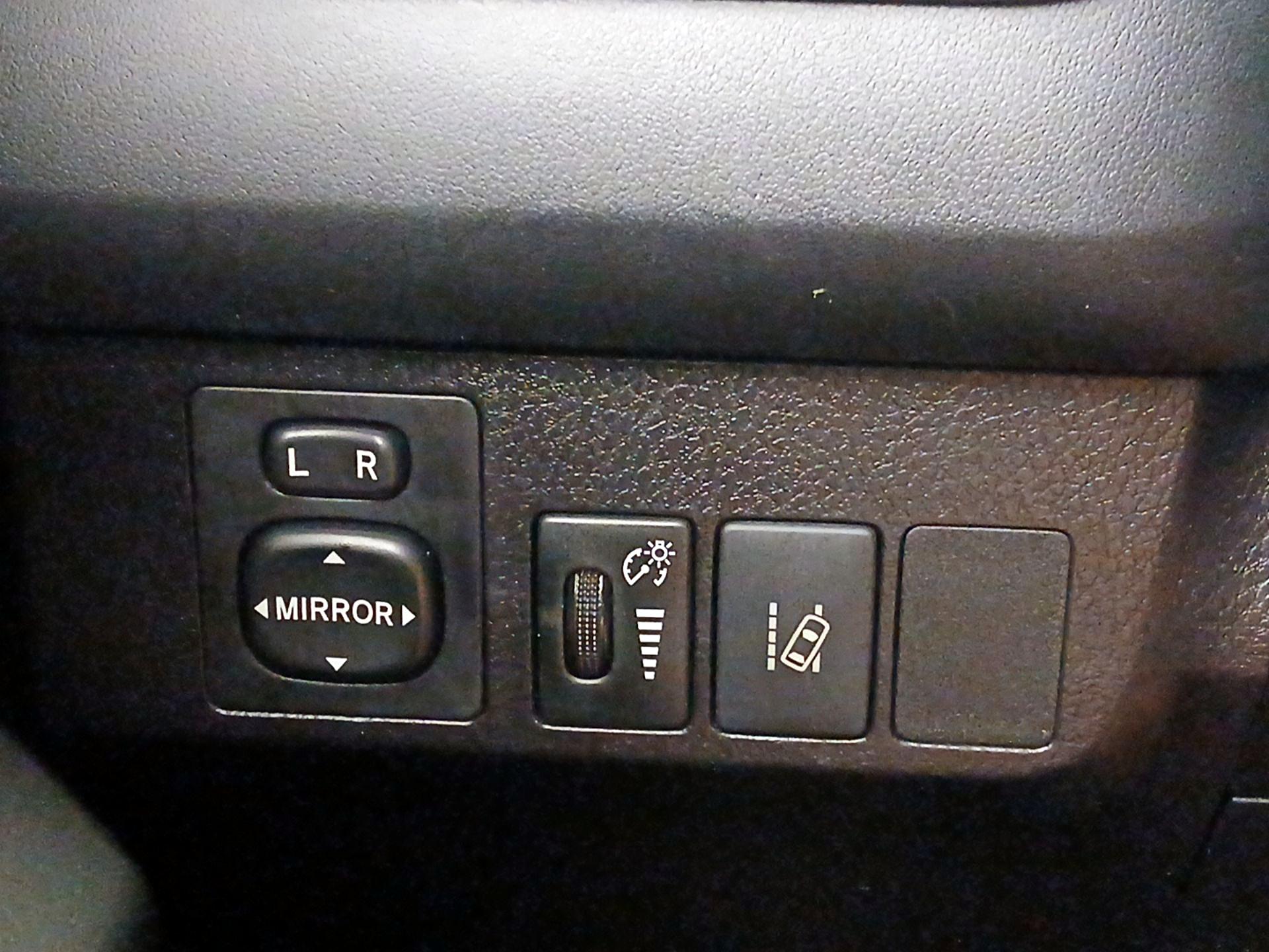 Thumbnail: 2018 Toyota RAV4 - 13