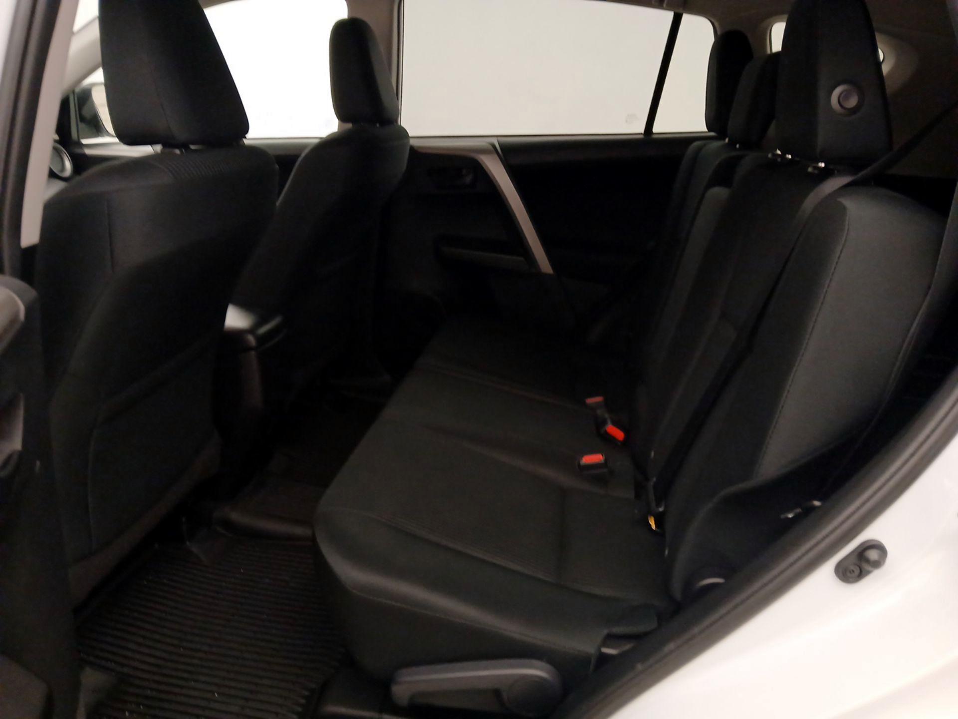 Thumbnail: 2018 Toyota RAV4 - 19