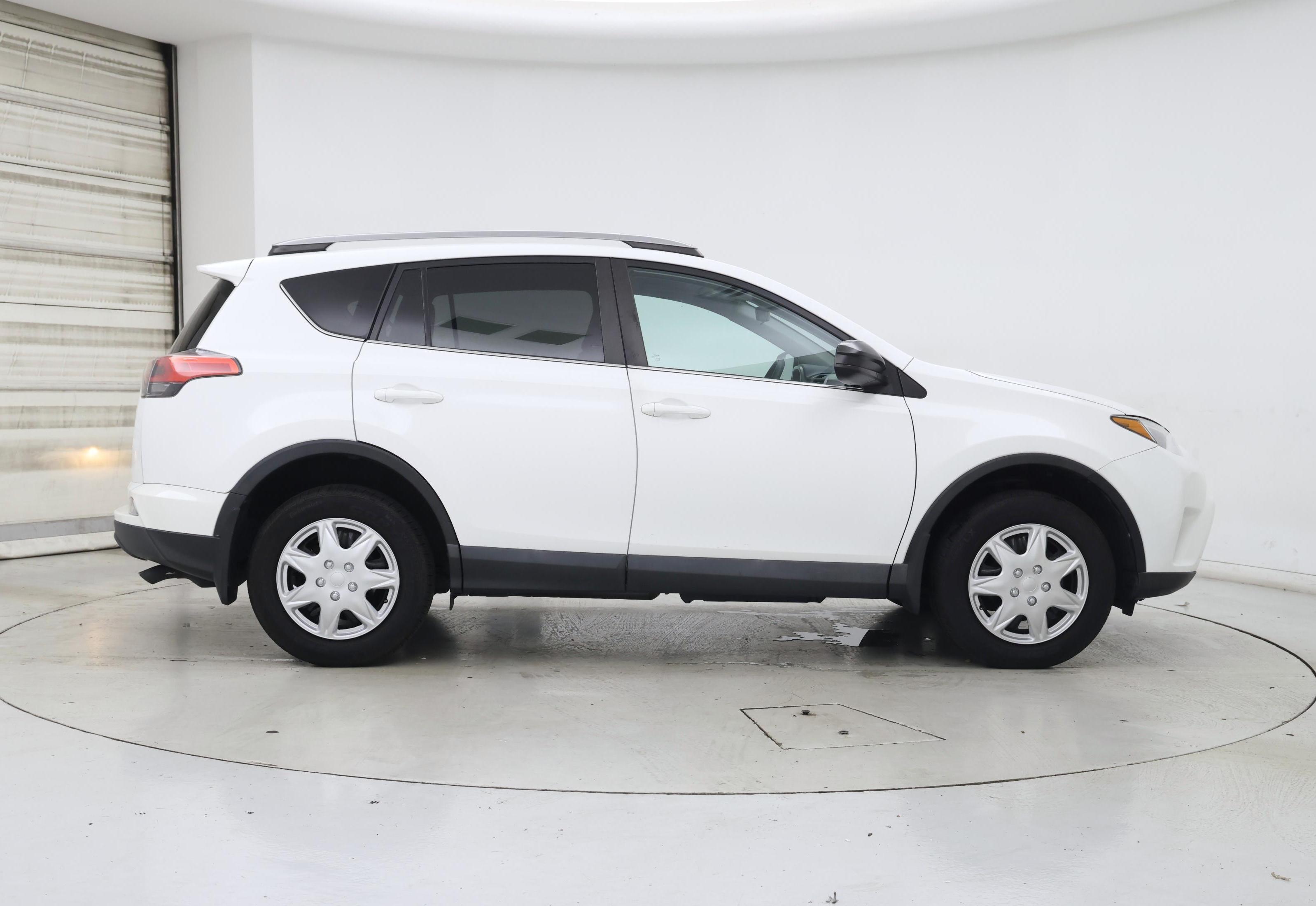 Thumbnail: 2018 Toyota RAV4 - 7