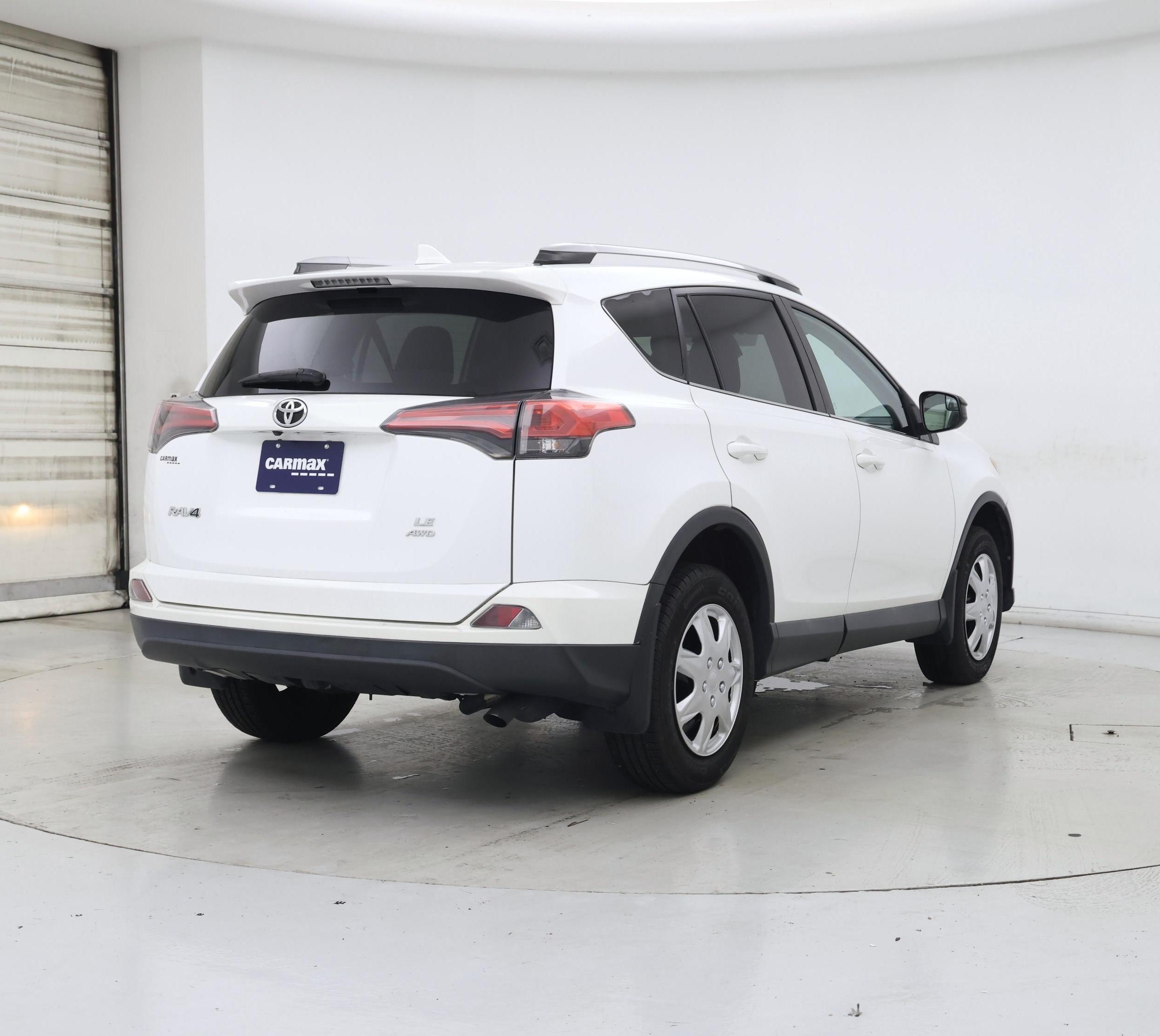 Thumbnail: 2018 Toyota RAV4 - 8