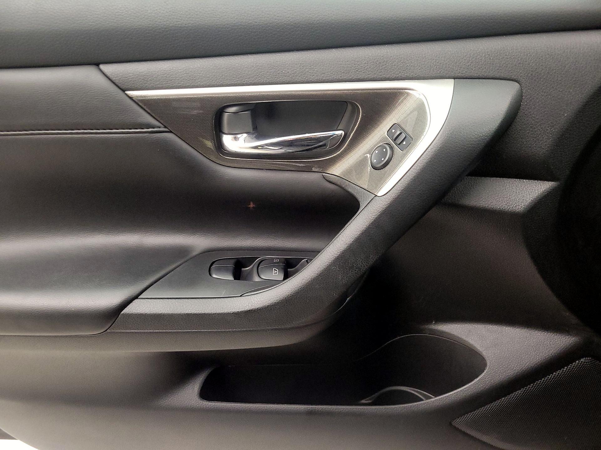 Thumbnail: 2014 Nissan Altima - 12