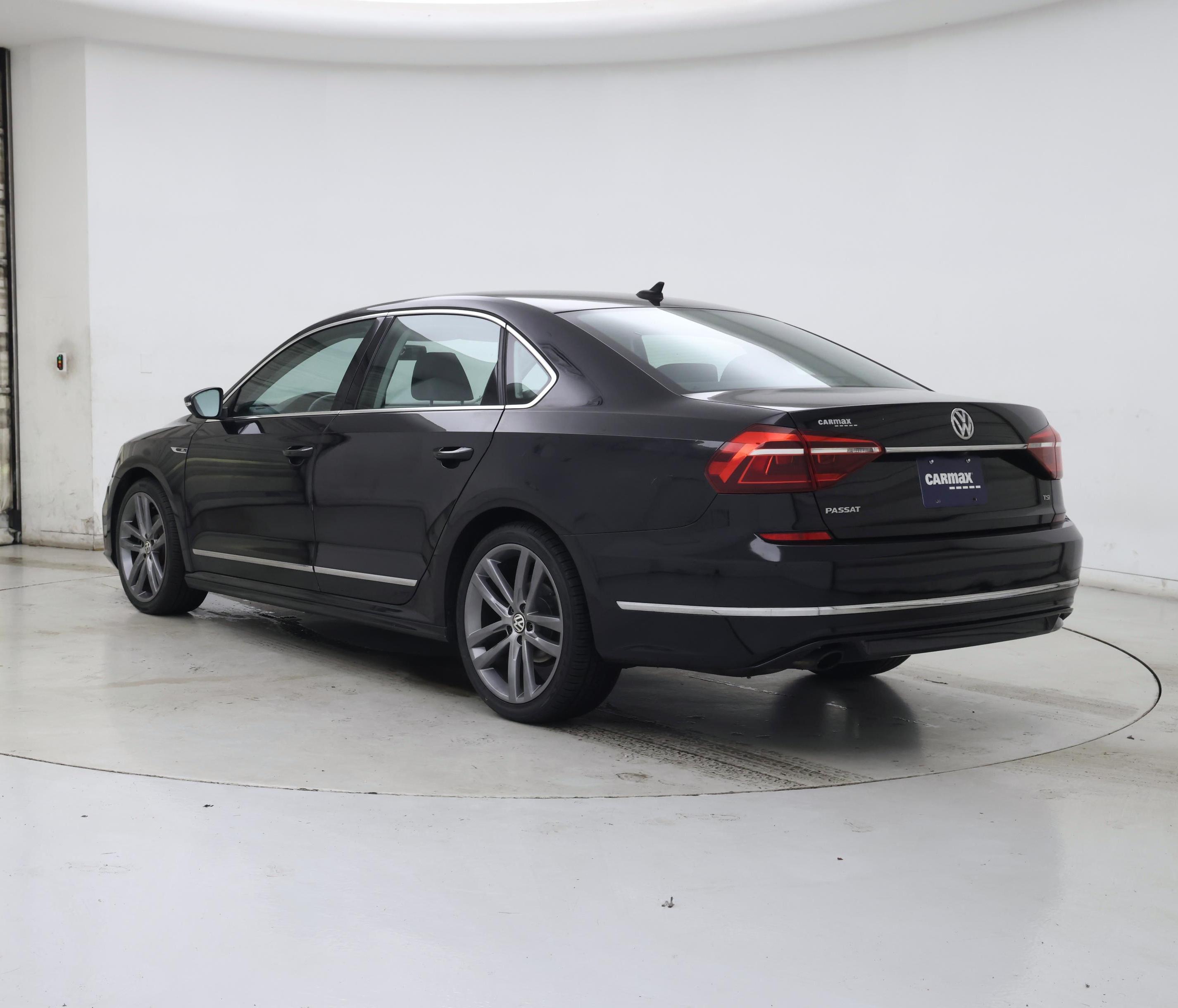 Thumbnail: 2017 Volkswagen Passat - 2