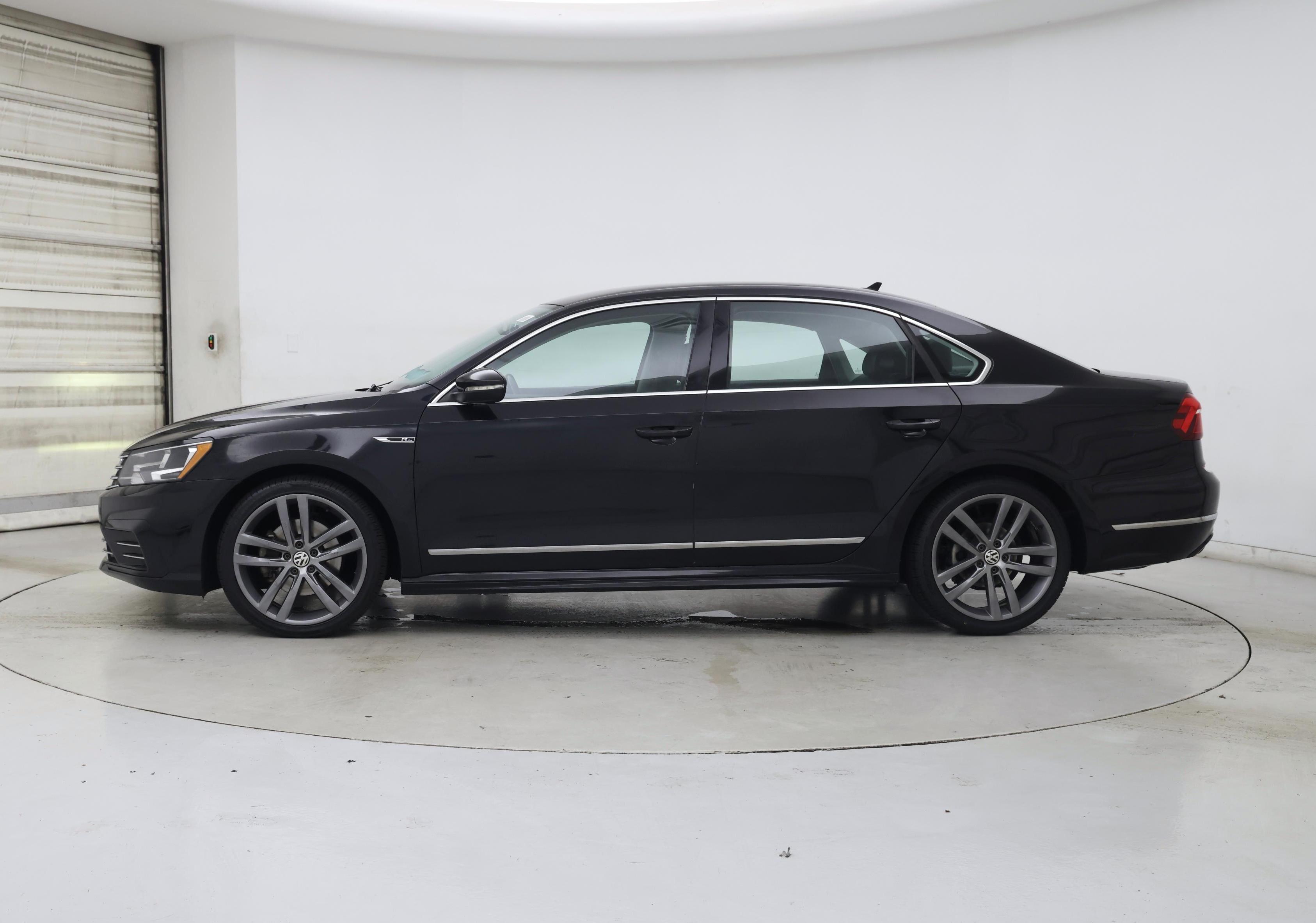 Thumbnail: 2017 Volkswagen Passat - 3