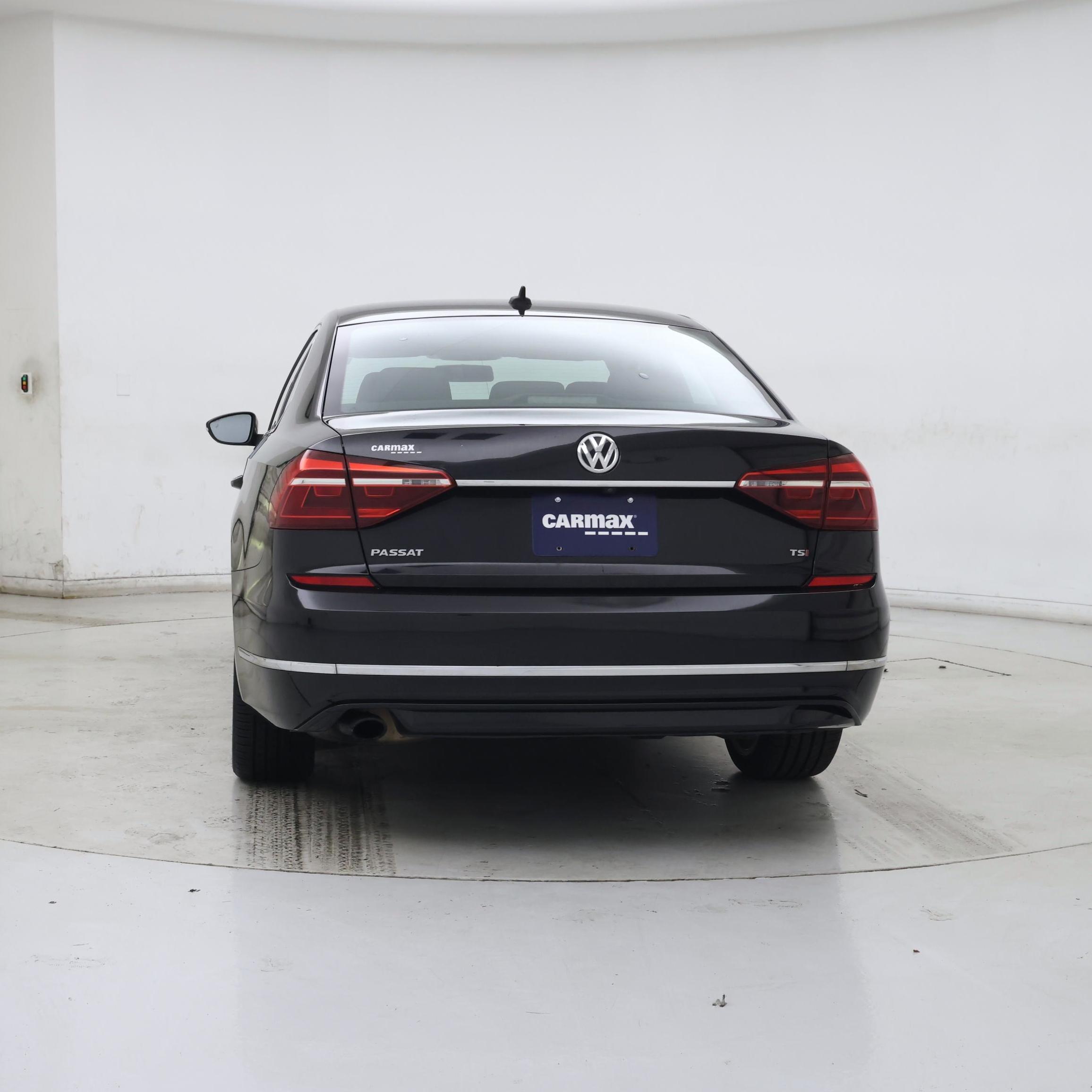 Thumbnail: 2017 Volkswagen Passat - 6