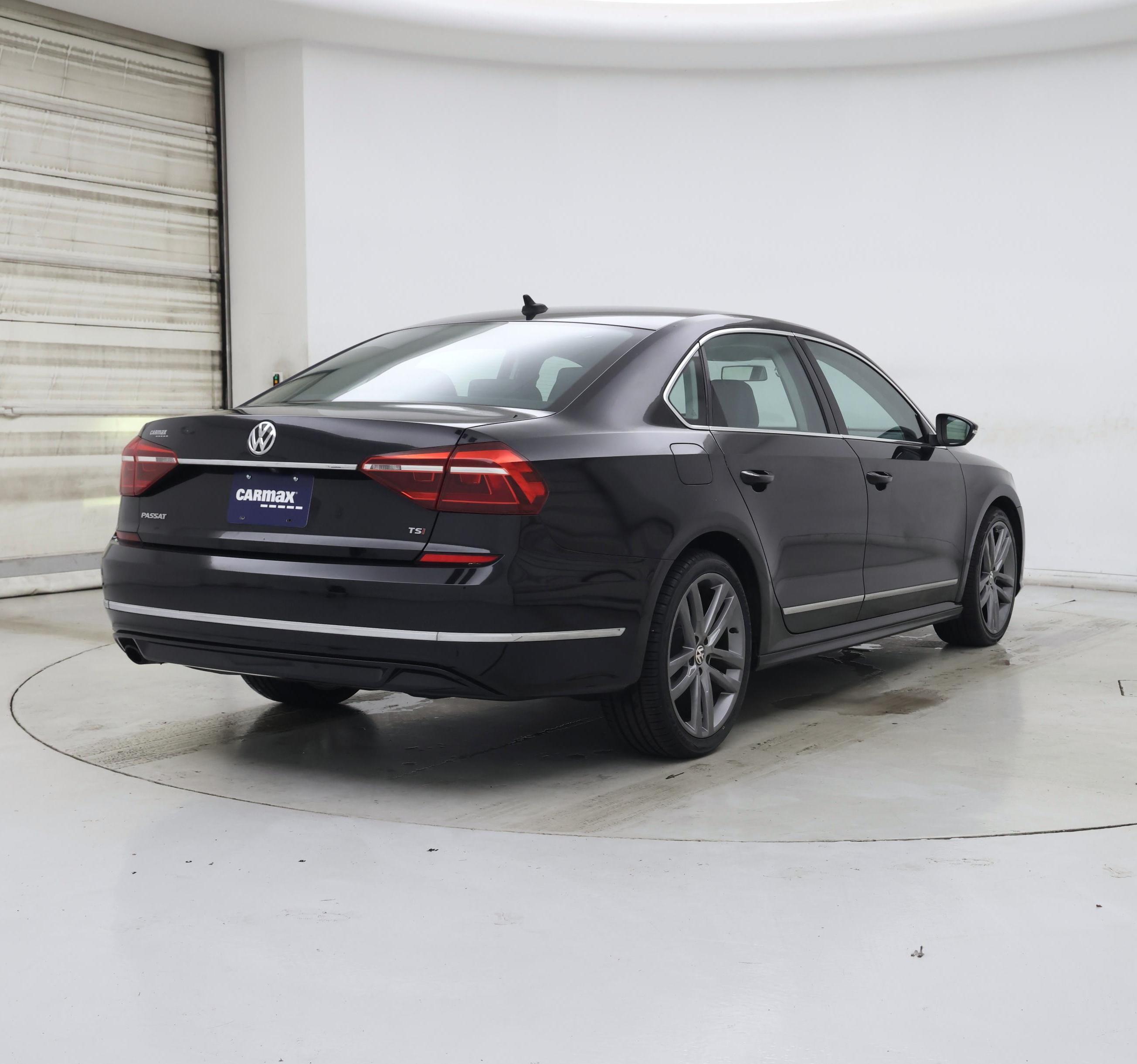Thumbnail: 2017 Volkswagen Passat - 8