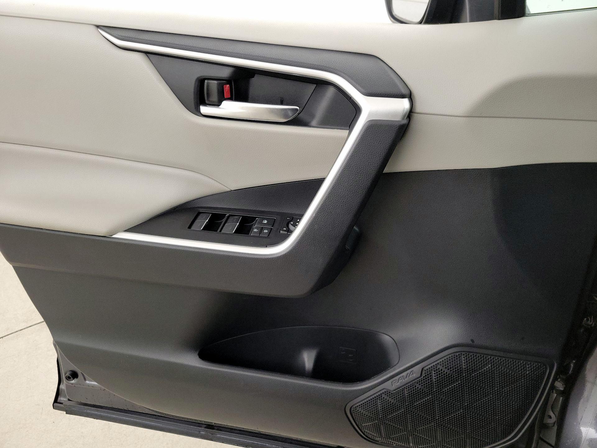 Thumbnail: 2022 Toyota RAV4 - 12