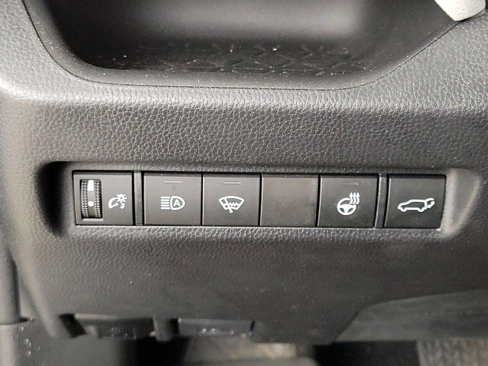 Thumbnail: 2022 Toyota RAV4 - 13