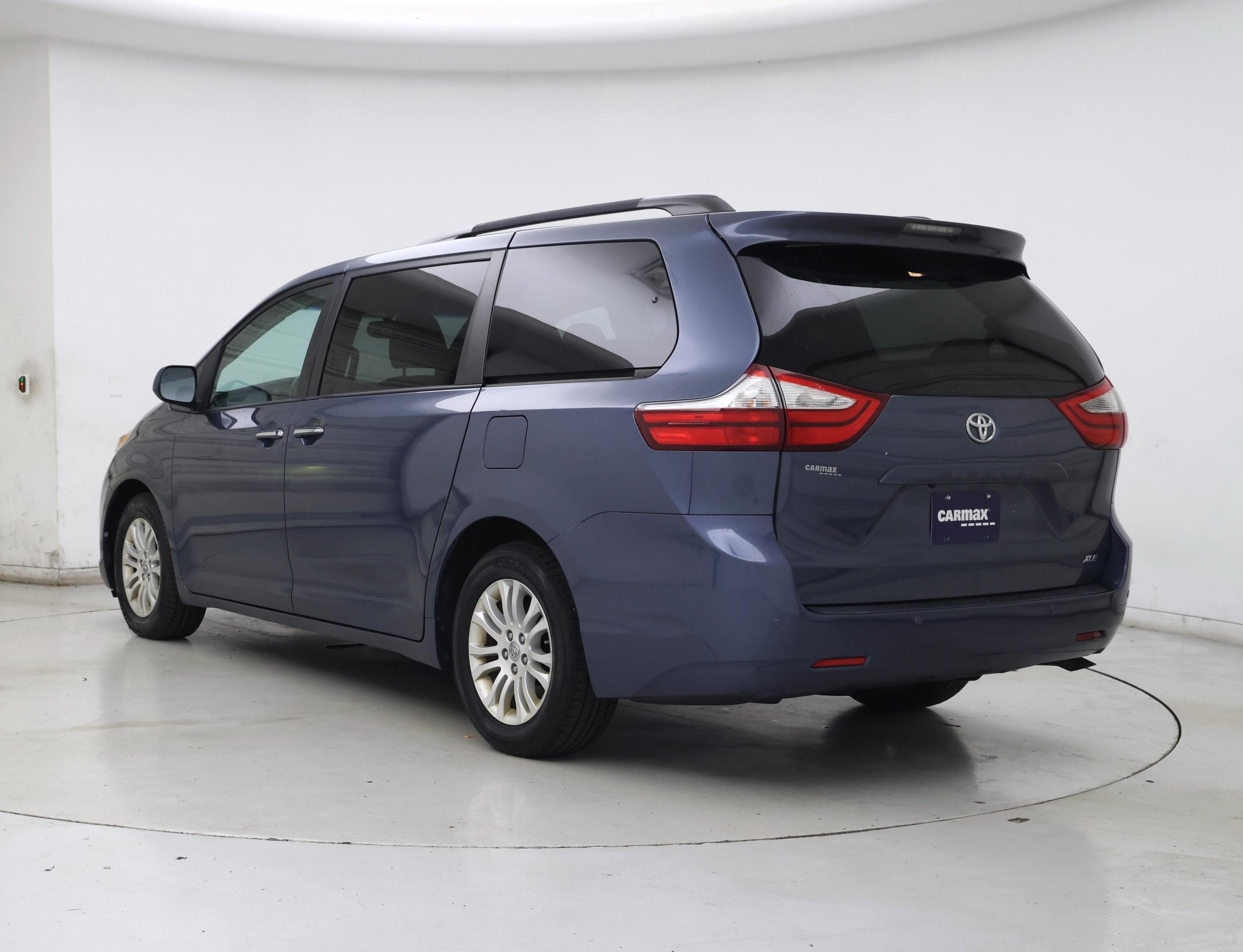 Thumbnail: 2017 Toyota Sienna - 2