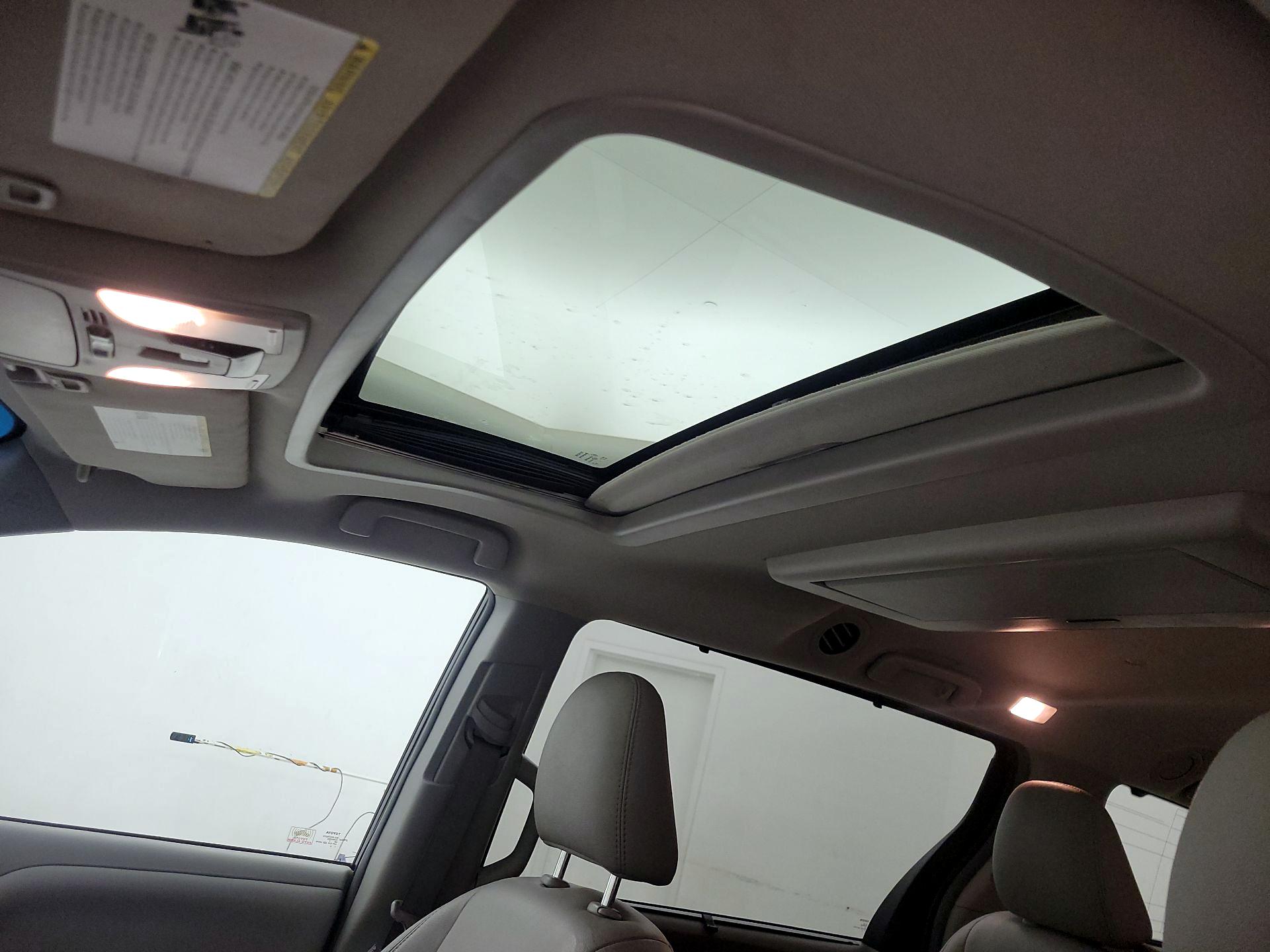 Thumbnail: 2017 Toyota Sienna - 19