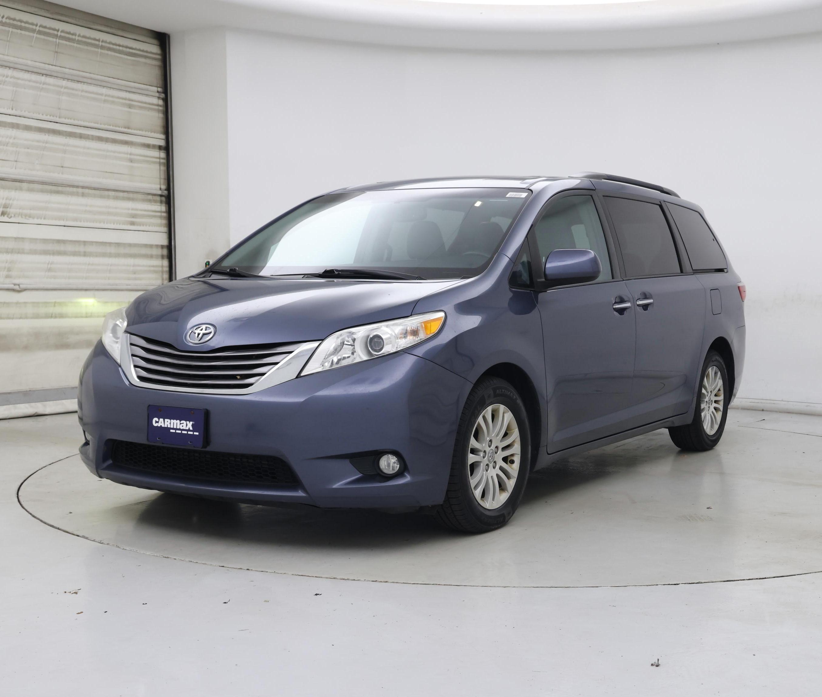 Thumbnail: 2017 Toyota Sienna - 4