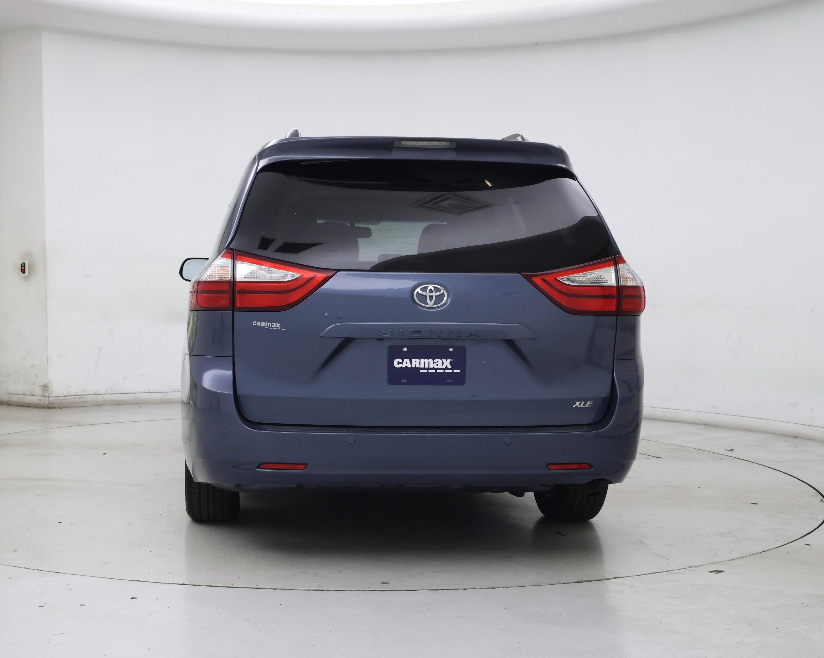 Thumbnail: 2017 Toyota Sienna - 6