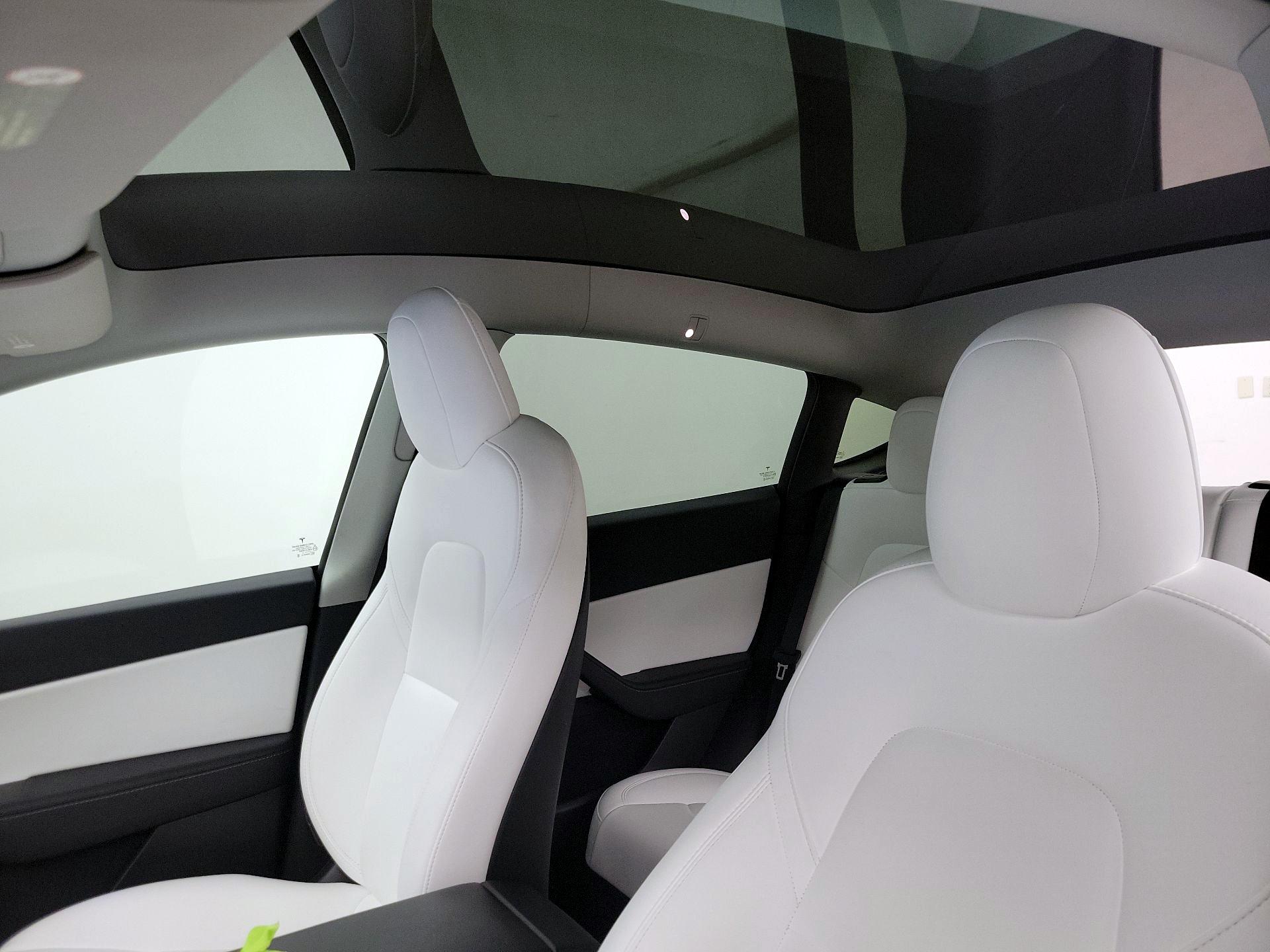Thumbnail: 2022 Tesla Model Y - 17