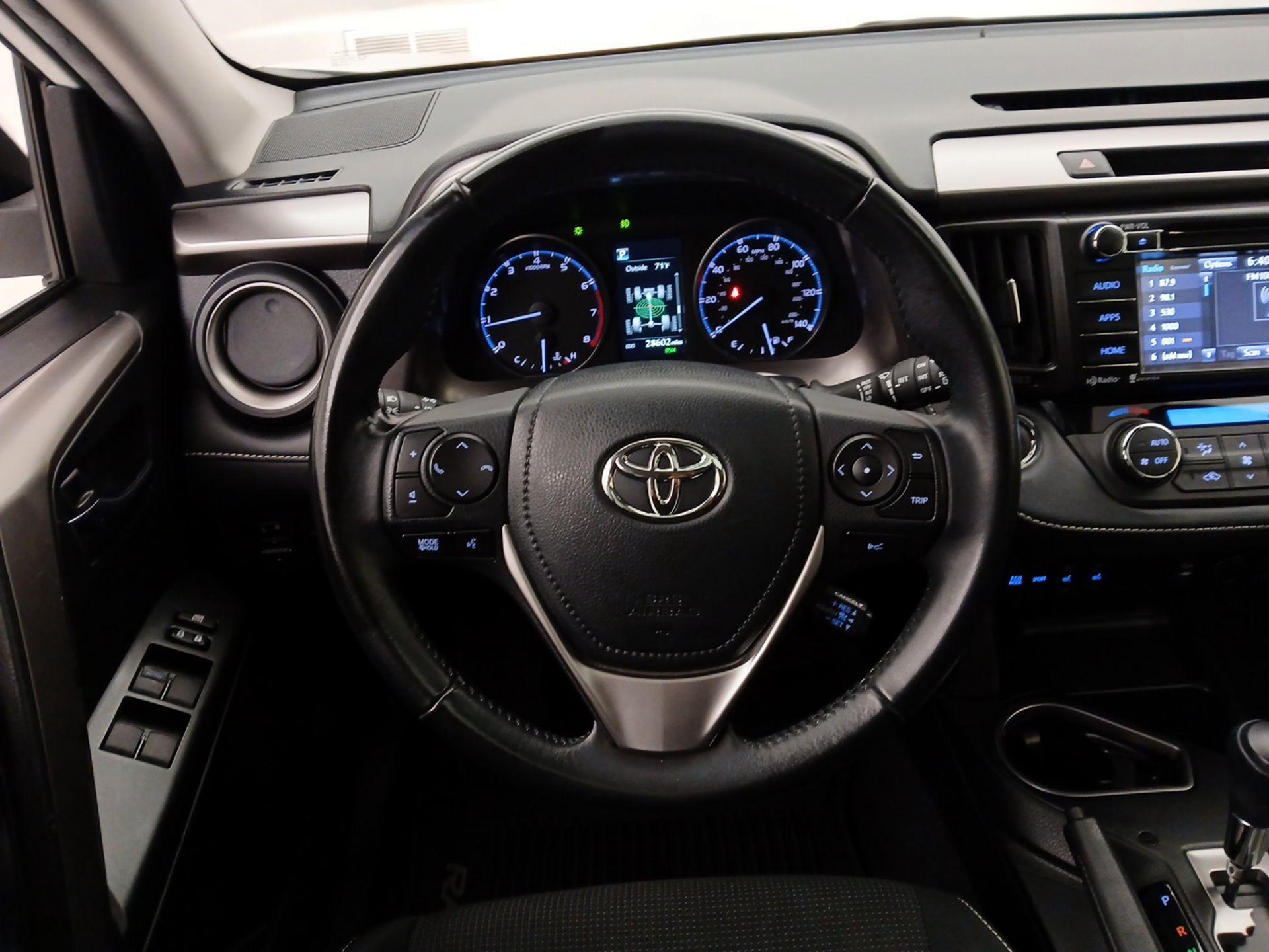 Thumbnail: 2018 Toyota RAV4 - 10