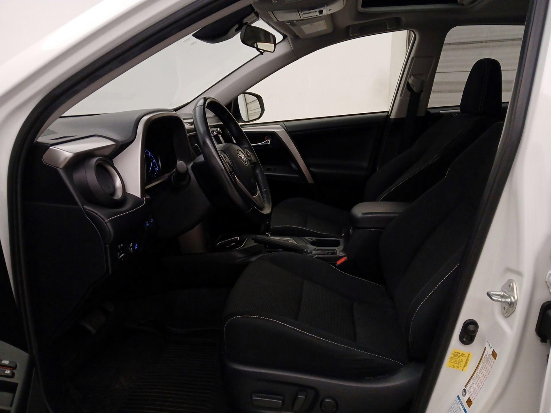 Thumbnail: 2018 Toyota RAV4 - 11