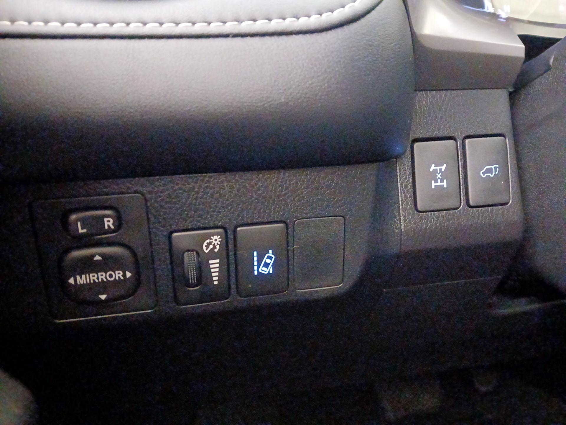 Thumbnail: 2018 Toyota RAV4 - 13