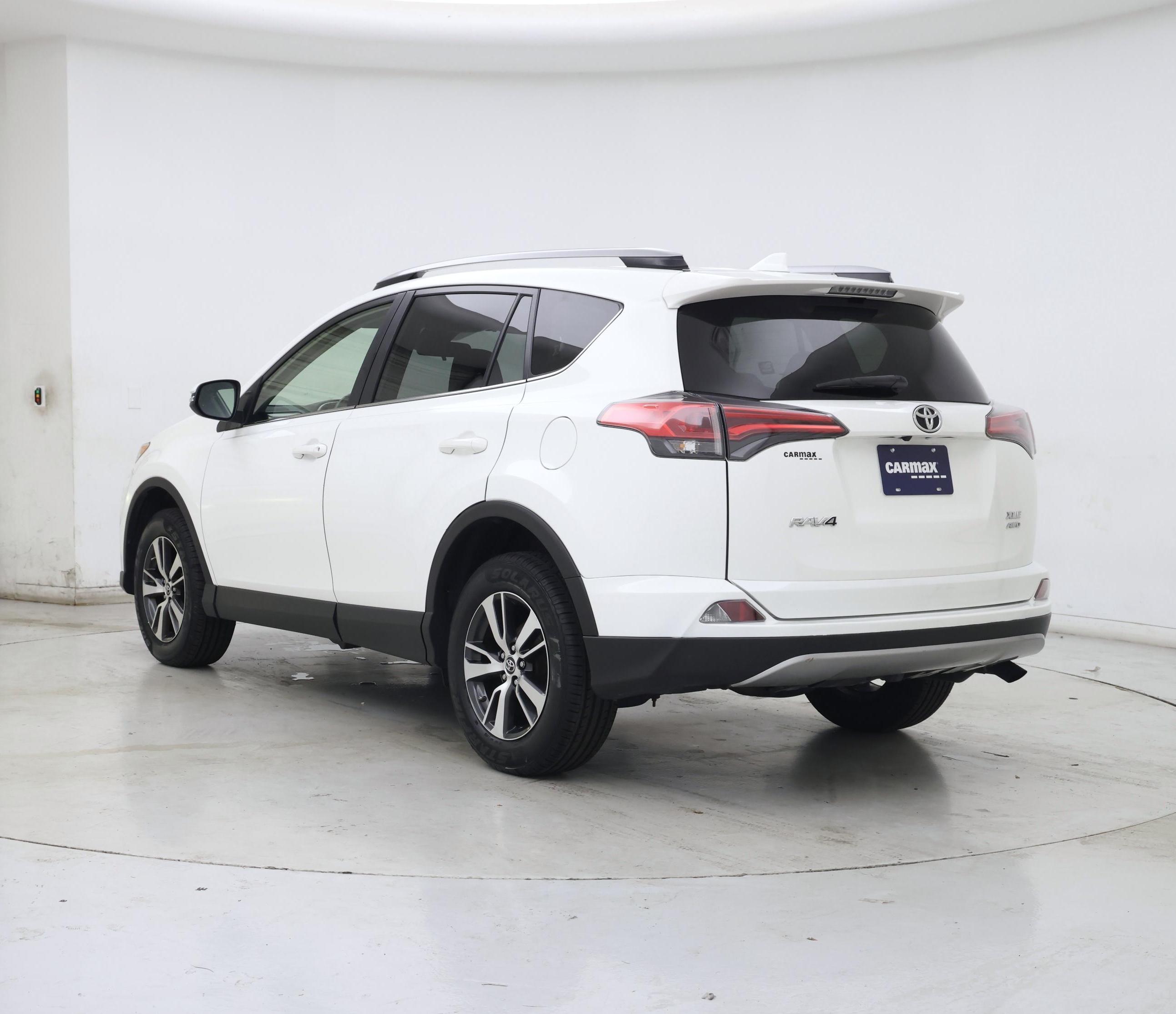 Thumbnail: 2018 Toyota RAV4 - 2