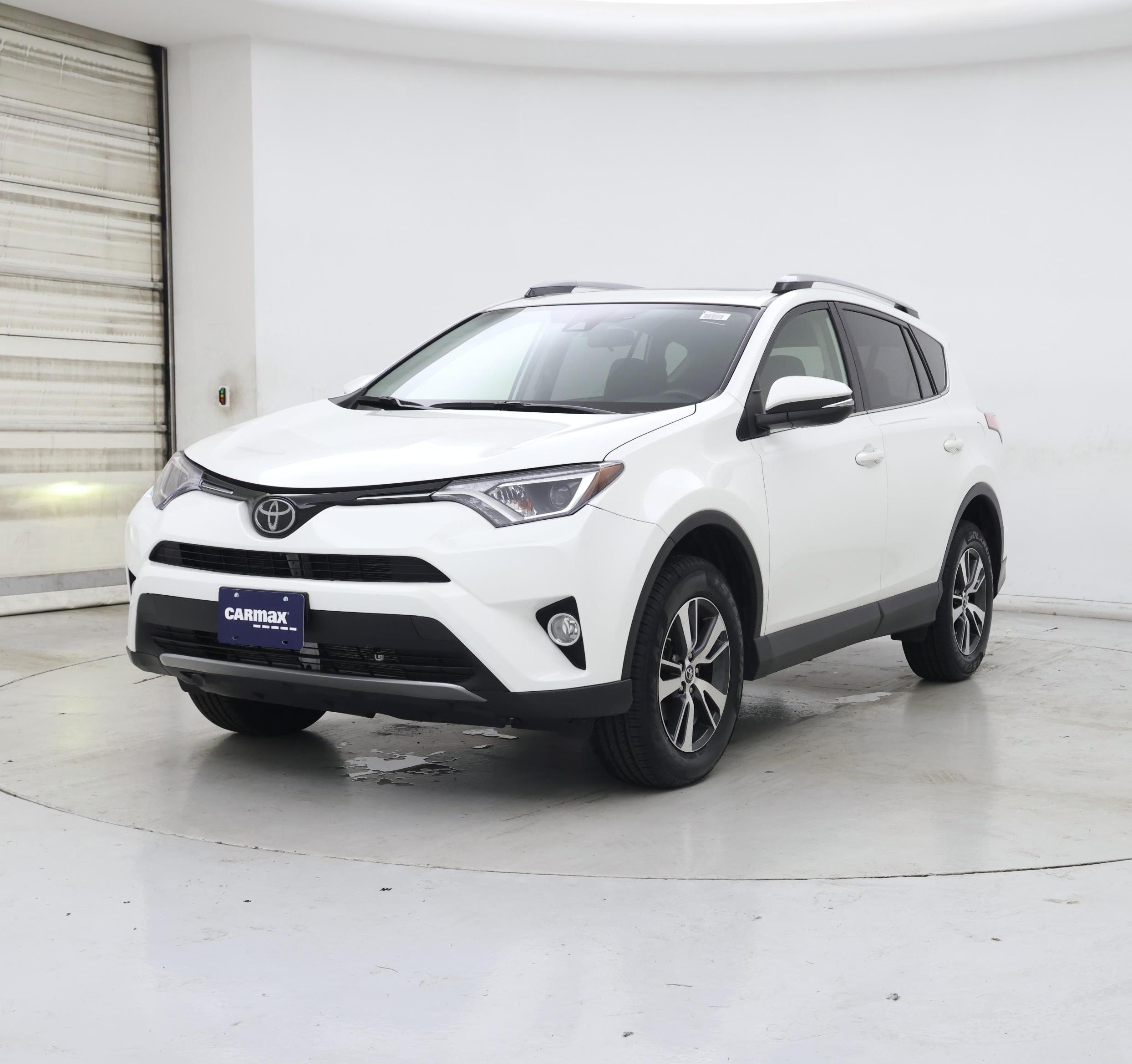 Thumbnail: 2018 Toyota RAV4 - 4