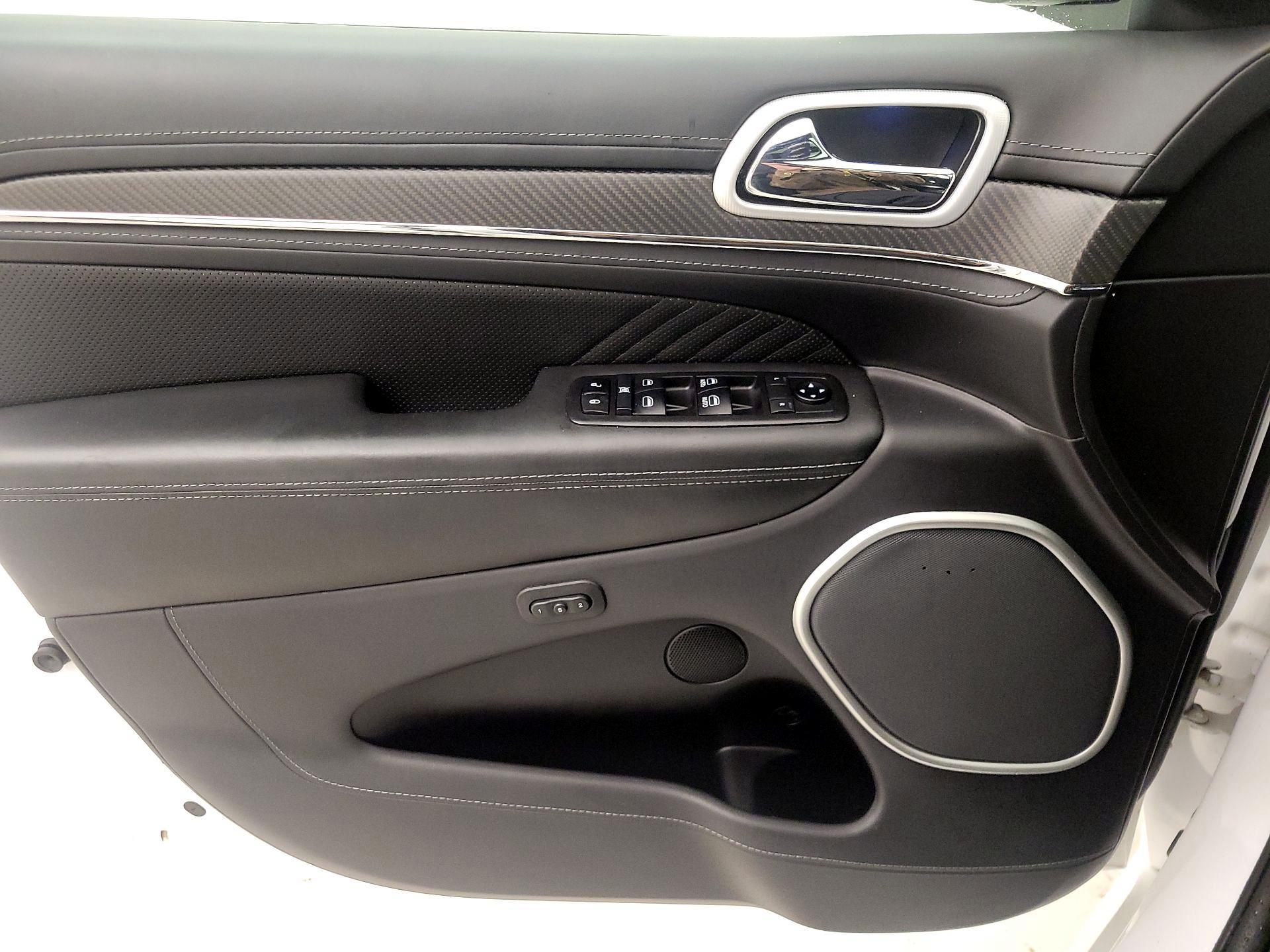 Thumbnail: 2019 Jeep Grand Cherokee - 12