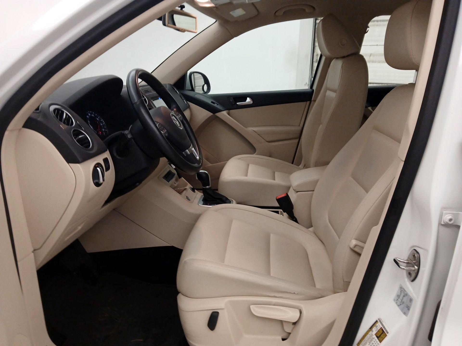 Thumbnail: 2017 Volkswagen Tiguan - 11