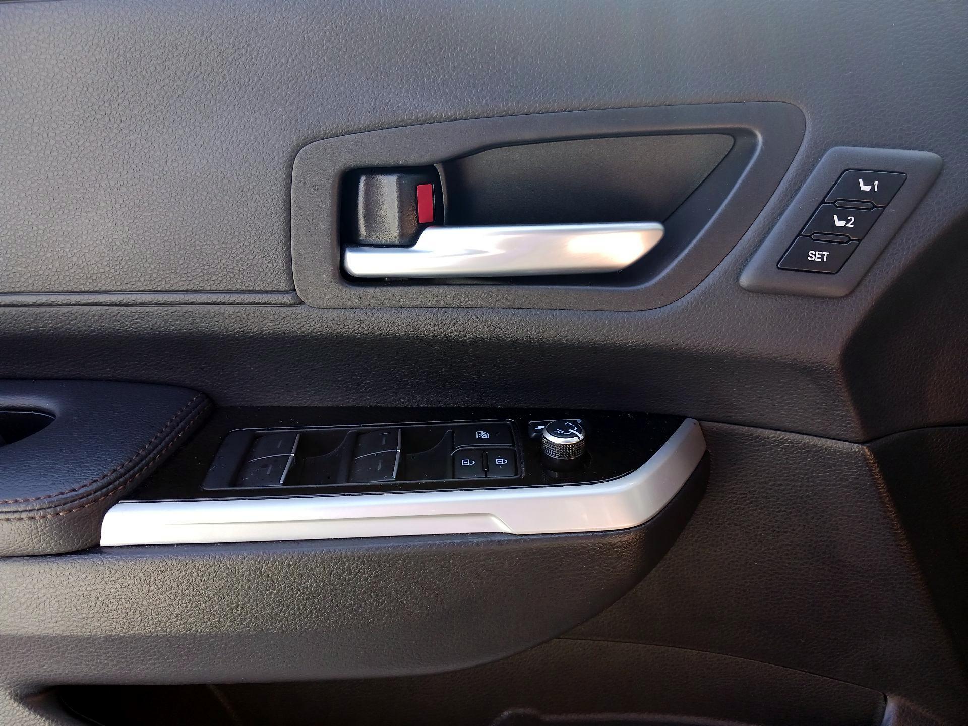 Thumbnail: 2025 Toyota Sienna - 10