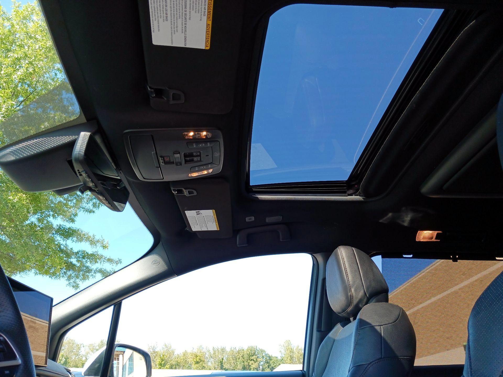 Thumbnail: 2025 Toyota Sienna - 18