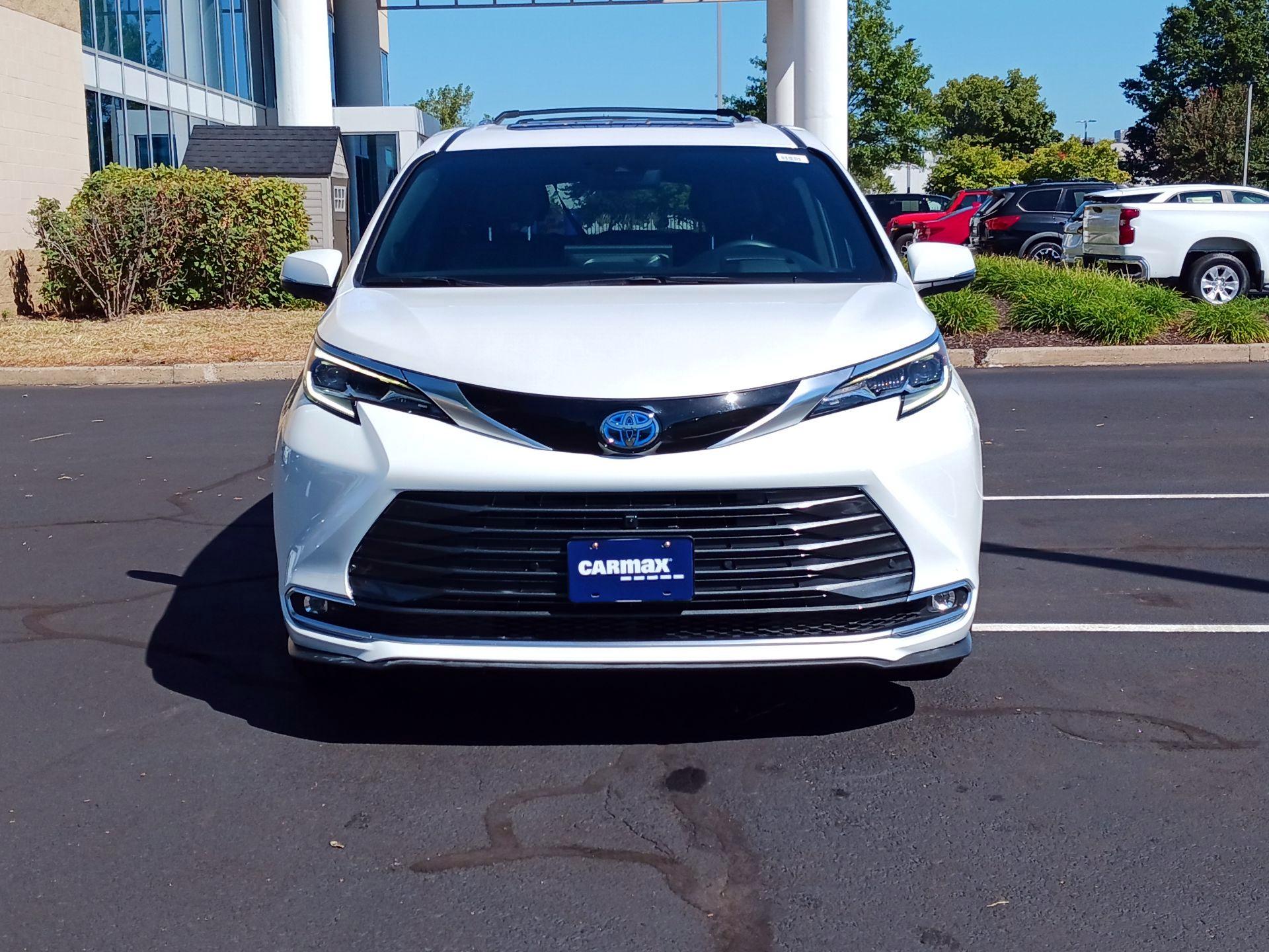 Thumbnail: 2025 Toyota Sienna - 2