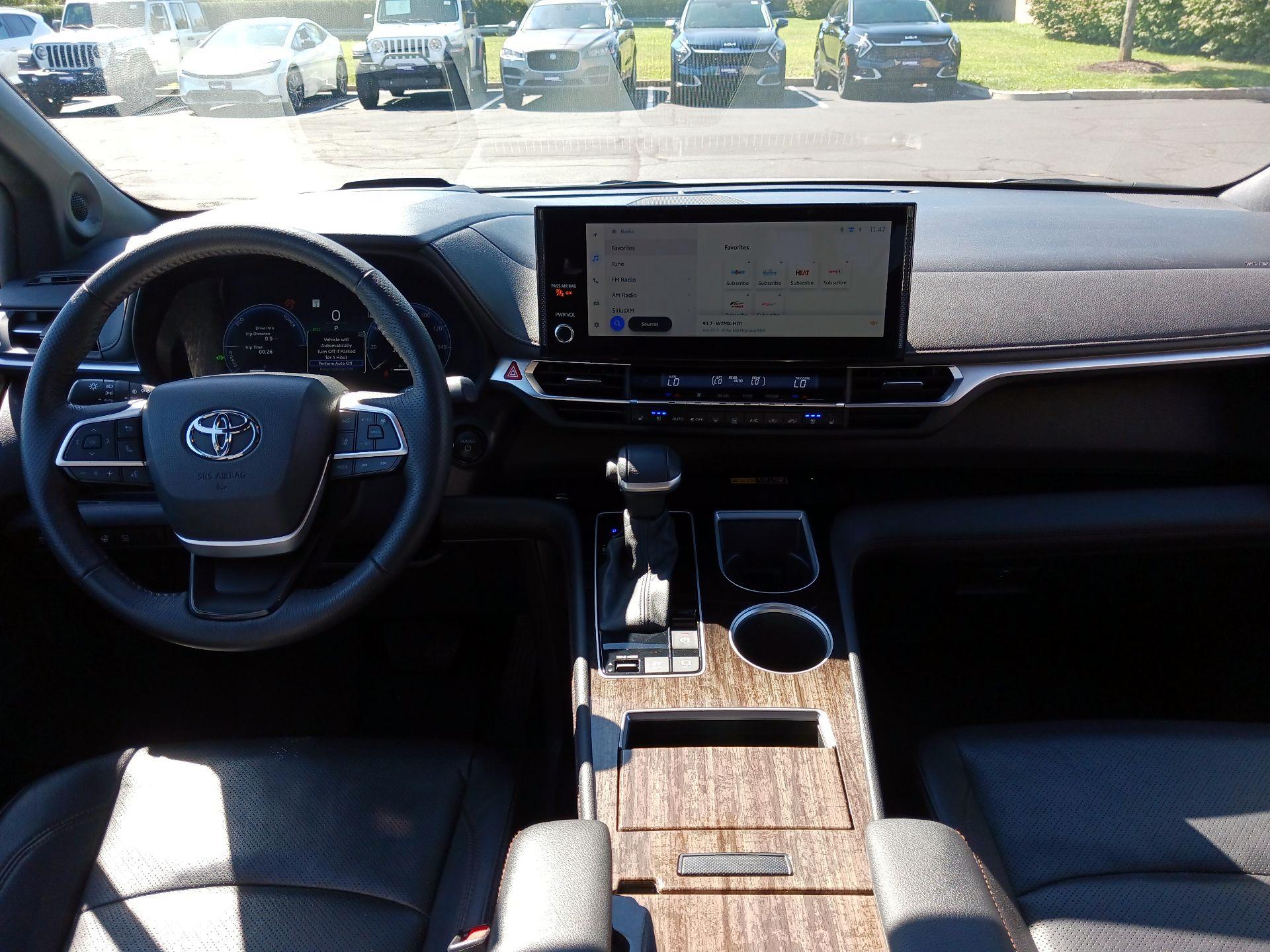 Thumbnail: 2025 Toyota Sienna - 8
