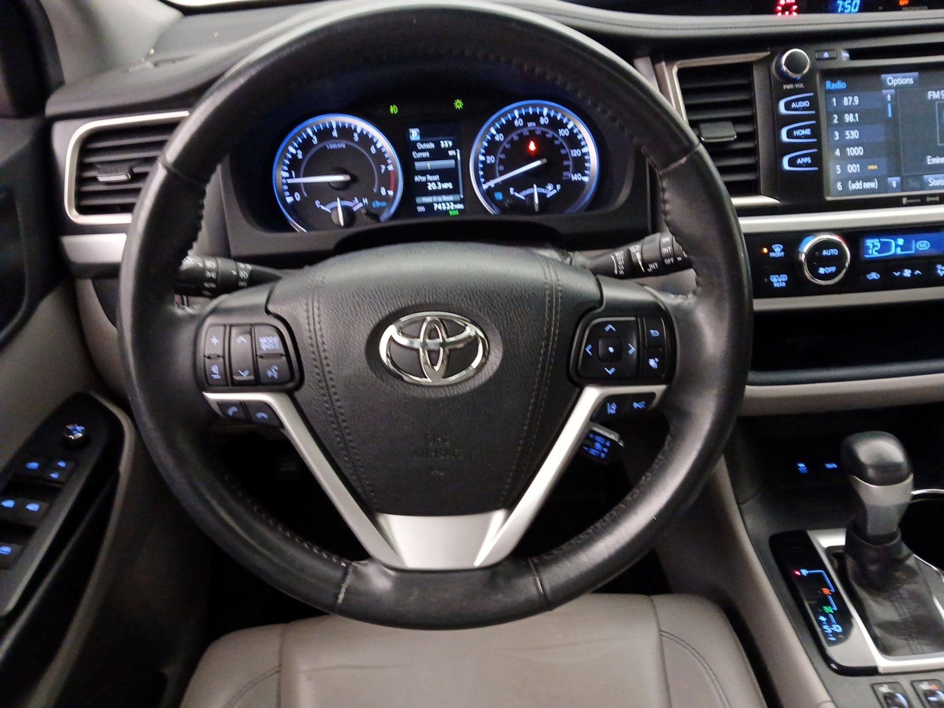 Thumbnail: 2019 Toyota Highlander - 10