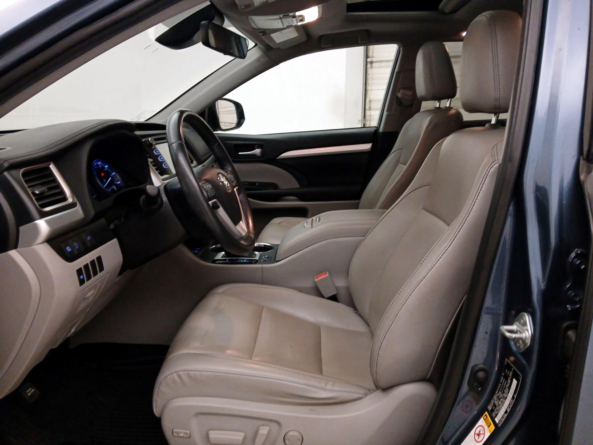 Thumbnail: 2019 Toyota Highlander - 11