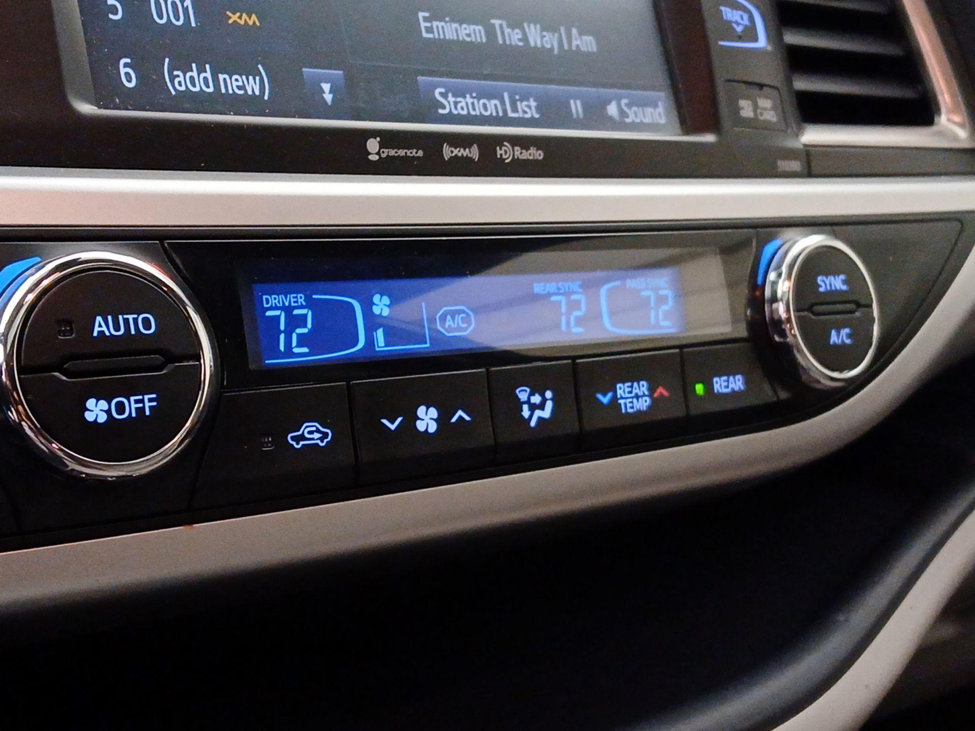Thumbnail: 2019 Toyota Highlander - 16