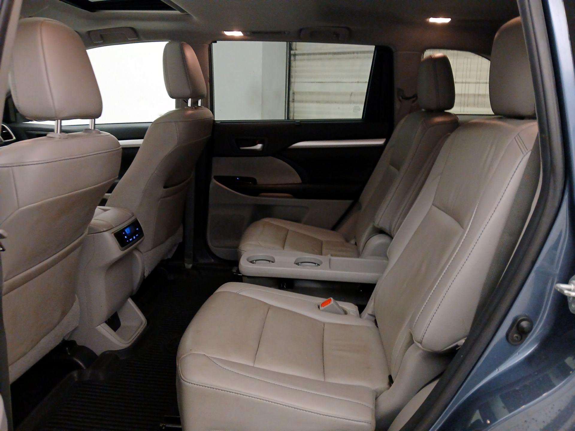 Thumbnail: 2019 Toyota Highlander - 20