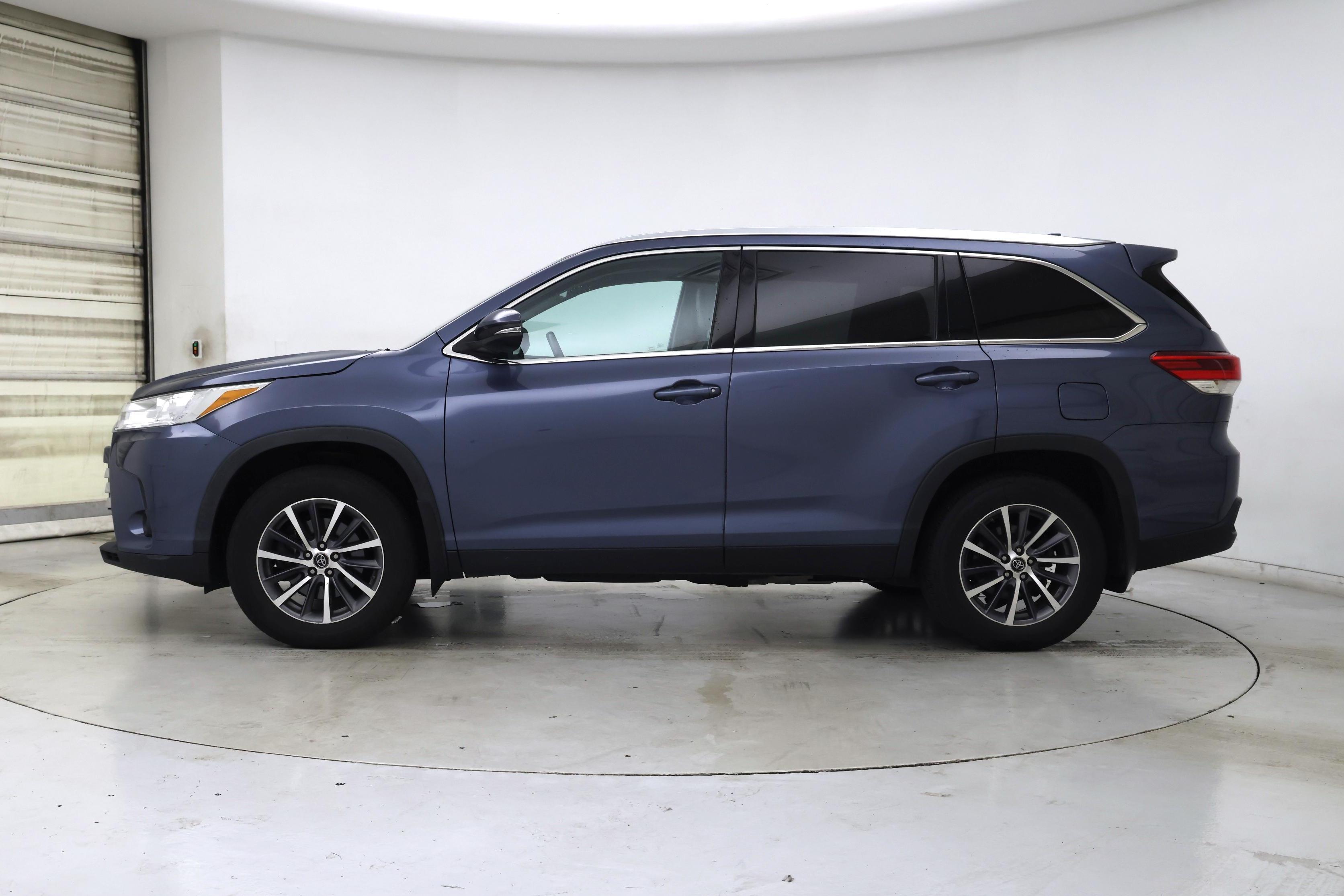 Thumbnail: 2019 Toyota Highlander - 3