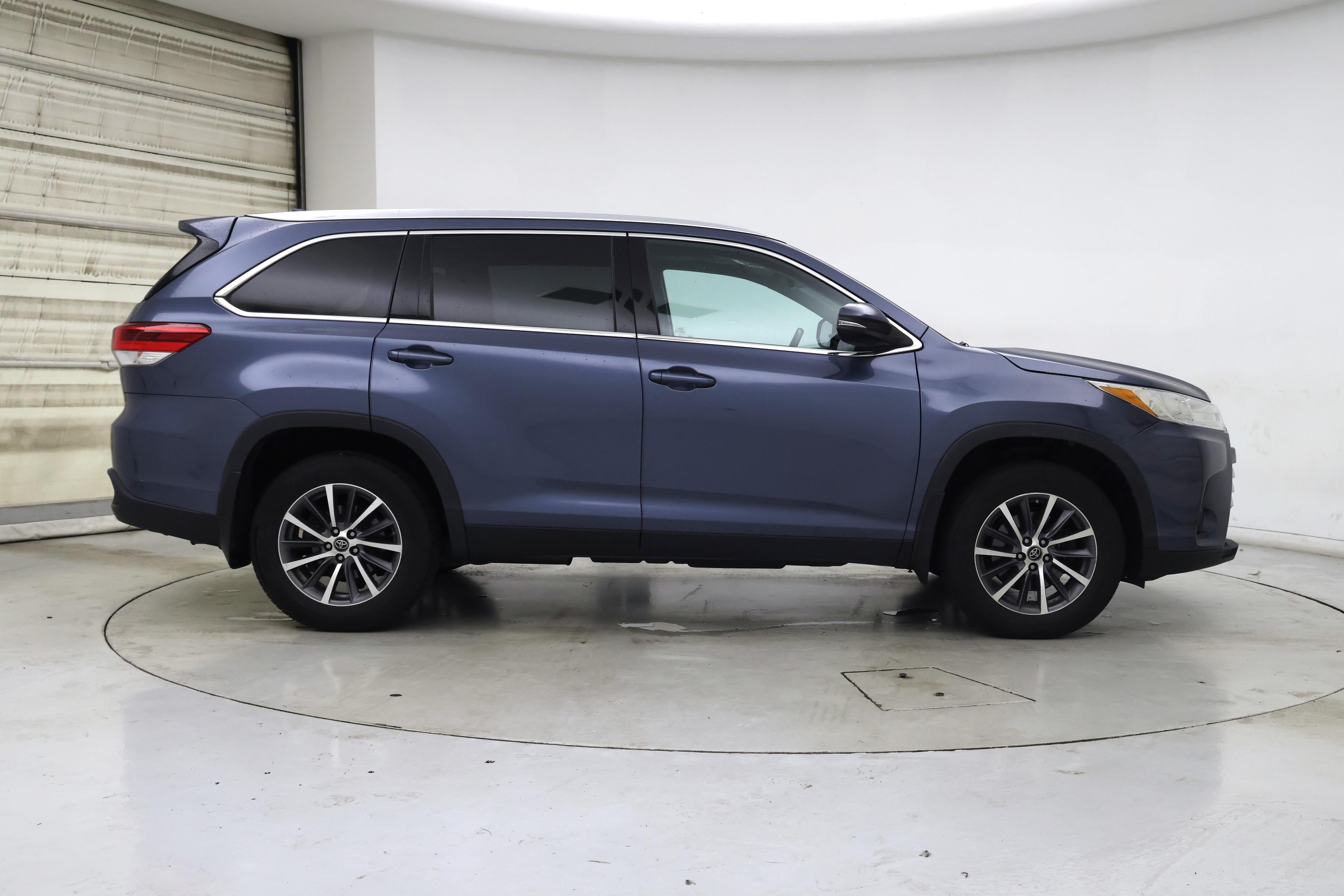 Thumbnail: 2019 Toyota Highlander - 7