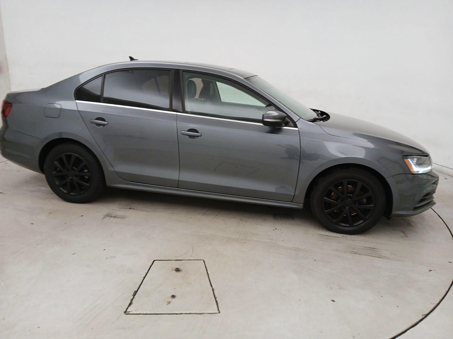 Thumbnail: 2017 Volkswagen Jetta - 4