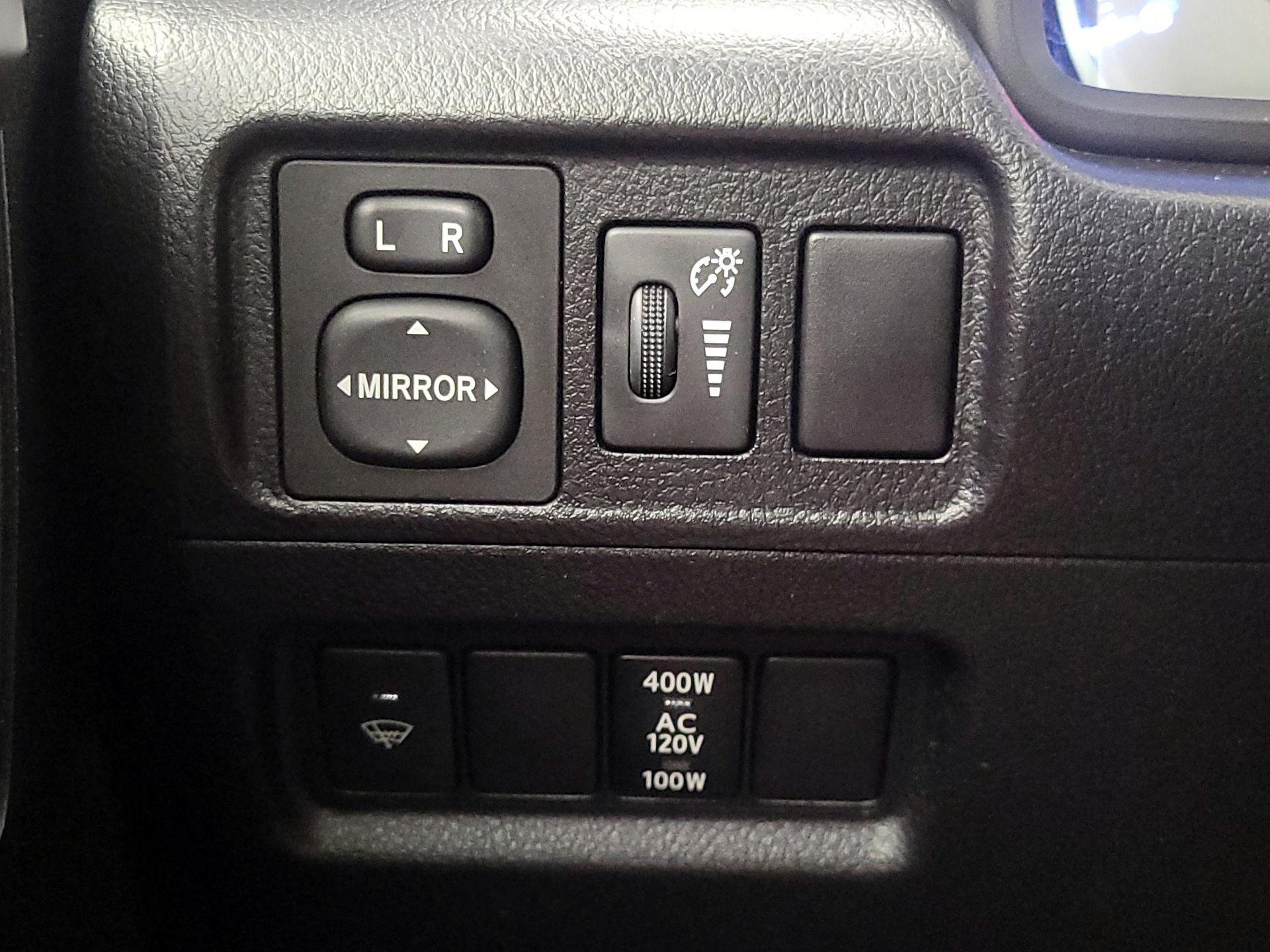 Thumbnail: 2015 Toyota 4Runner - 13