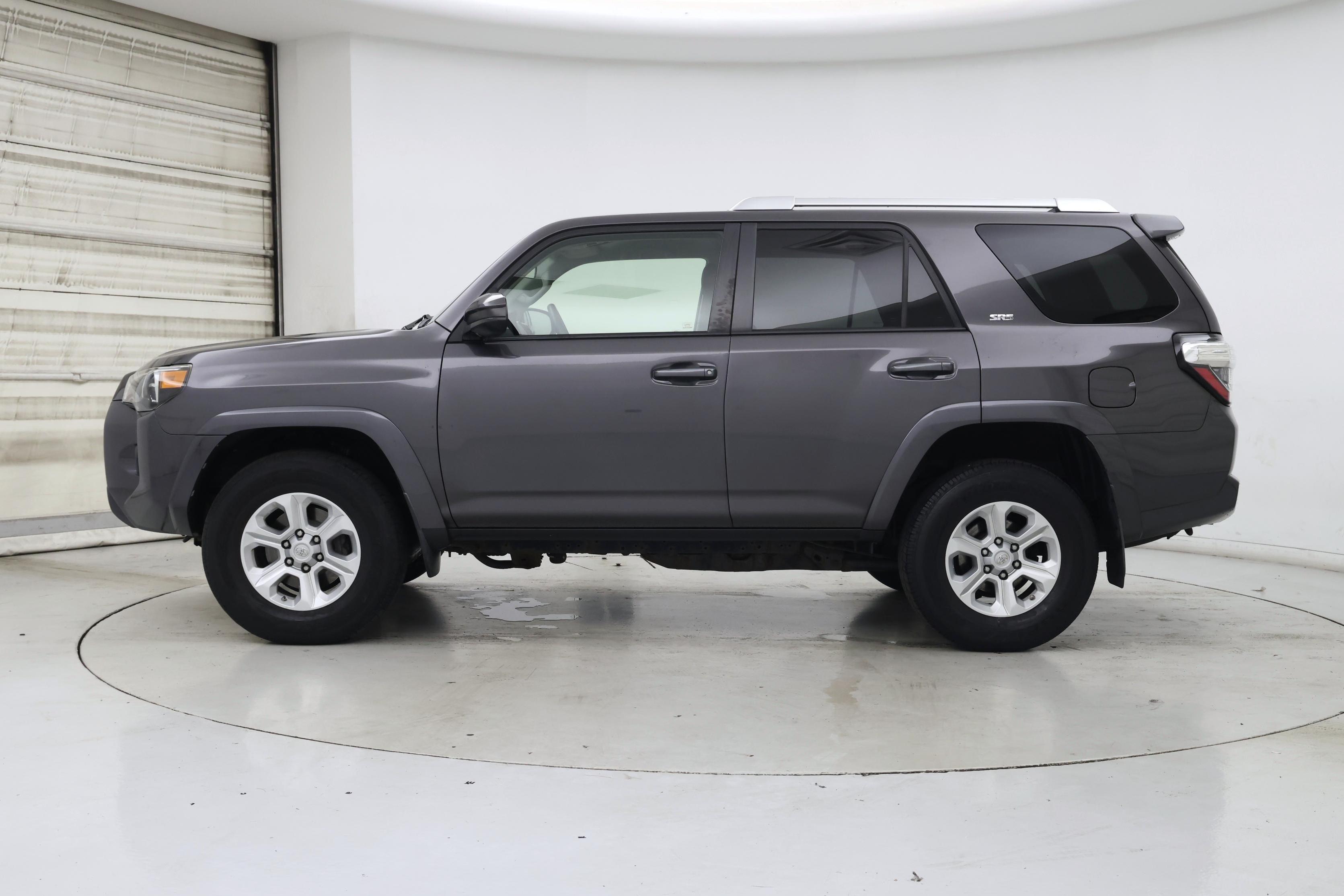 Thumbnail: 2015 Toyota 4Runner - 3