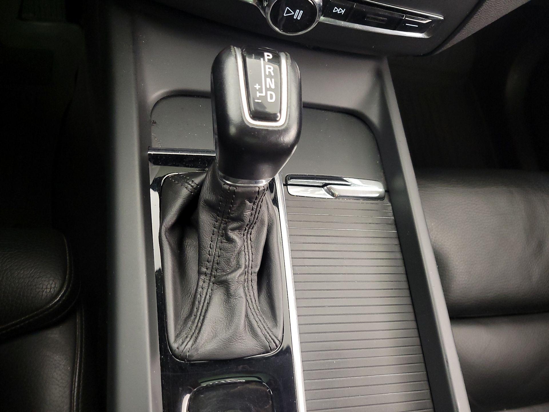 Thumbnail: 2019 Volvo XC60 - 18
