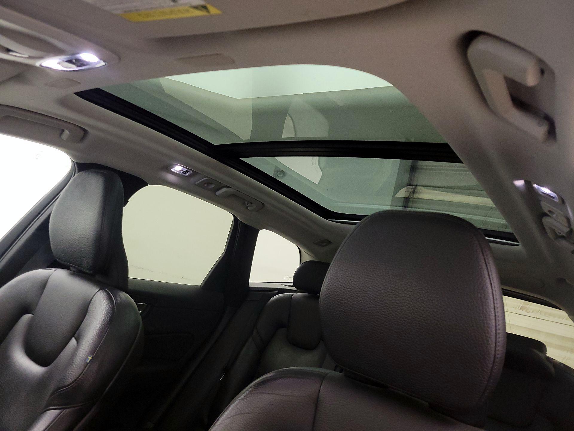 Thumbnail: 2019 Volvo XC60 - 20